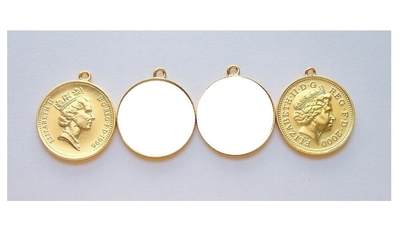 【旋风钱币】1月10日19:00准时开拍 精美欧洲币章、银币银章、第三帝国钱币等 全场包邮！ - 2枚一起 纯手工 英国伊丽莎白二世中老年像 镀金高浮雕精制币章吊坠 20MM