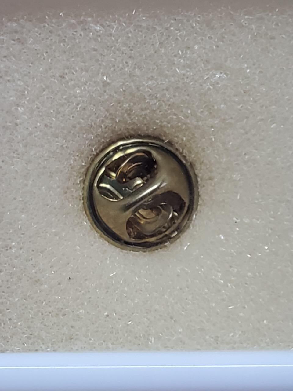 韵星假日拍卖第三十五期 -- Rimey Holidays Auction 34 越南社会主义共和国共青团优秀服务成员证章 带原盒 盒带标