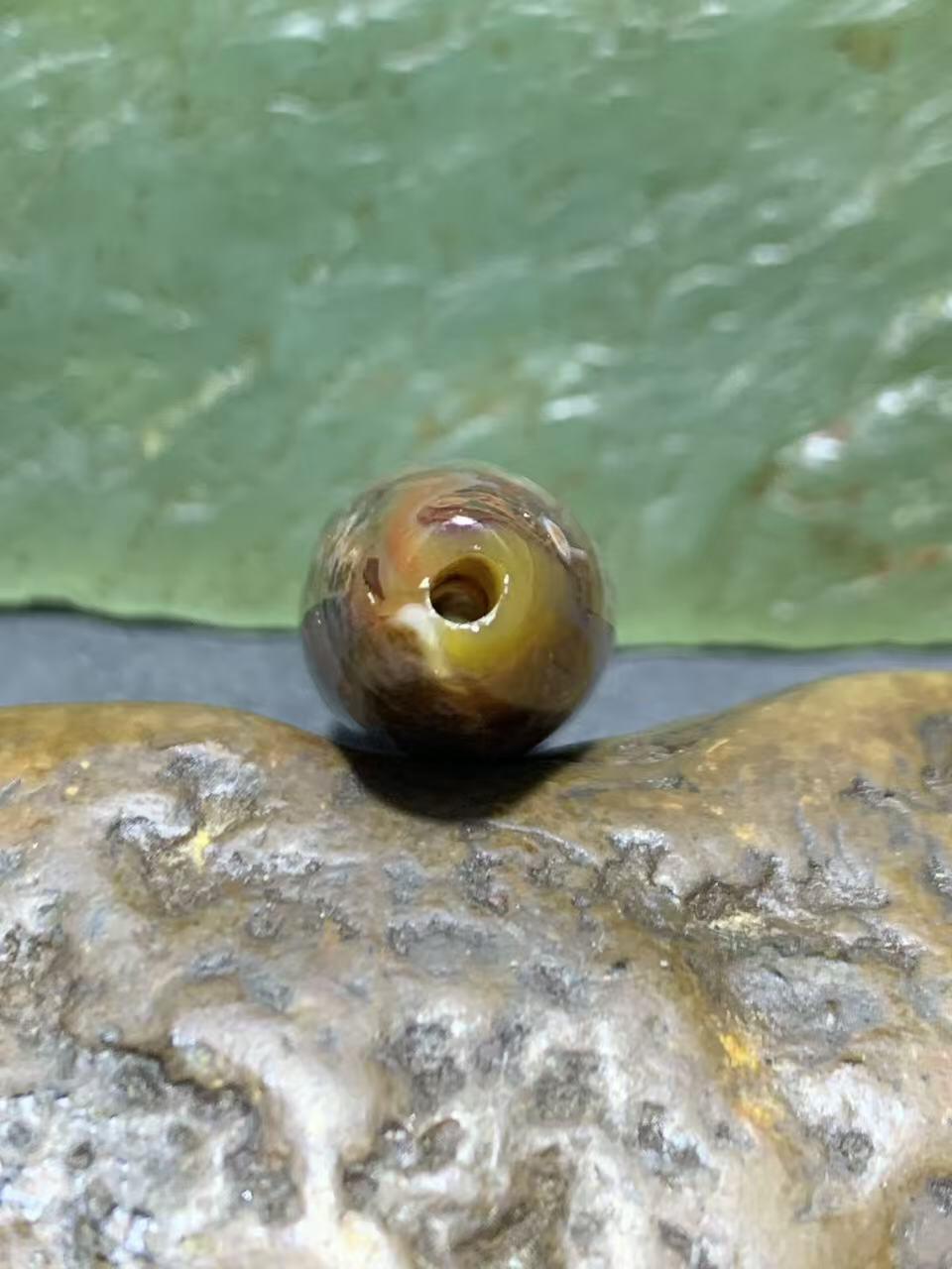 冻料草花纹战国红玛瑙天珠形通货桶珠一个