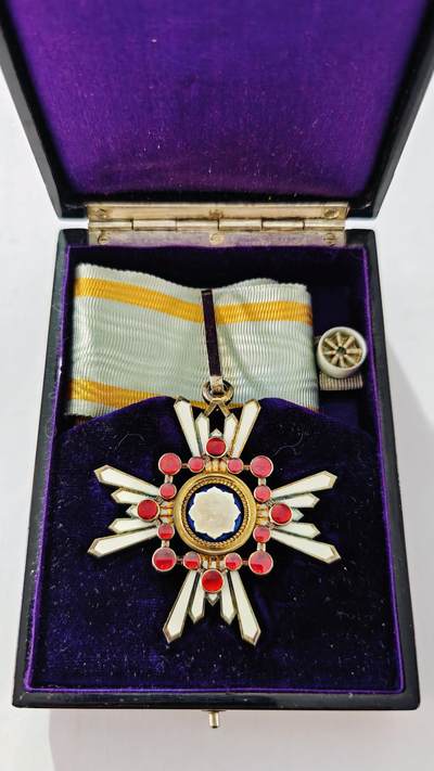 东亚勋章徽章主题拍卖5 - 三等瑞宝章 (美品)