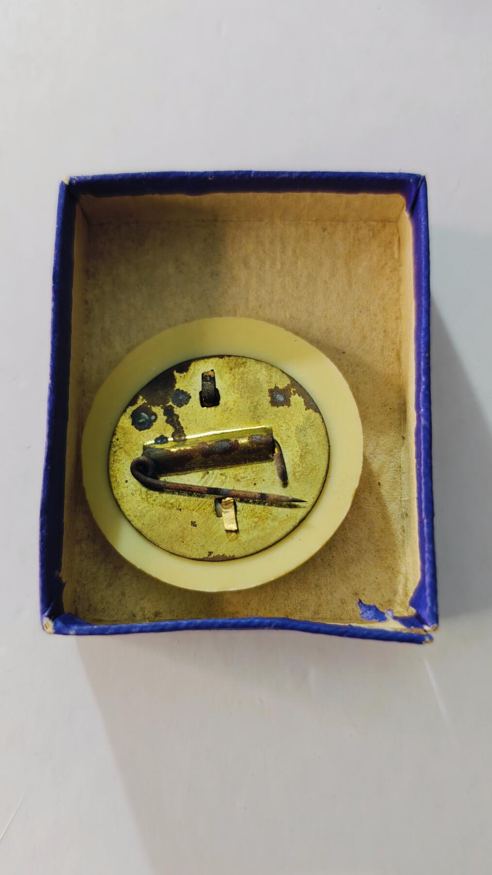 东亚勋章徽章主题拍卖5 在乡军人会班长徽章 (少见带原盒 铜镀金+赛璐珞材质 1929年推出1936年废除，仅存在7年)