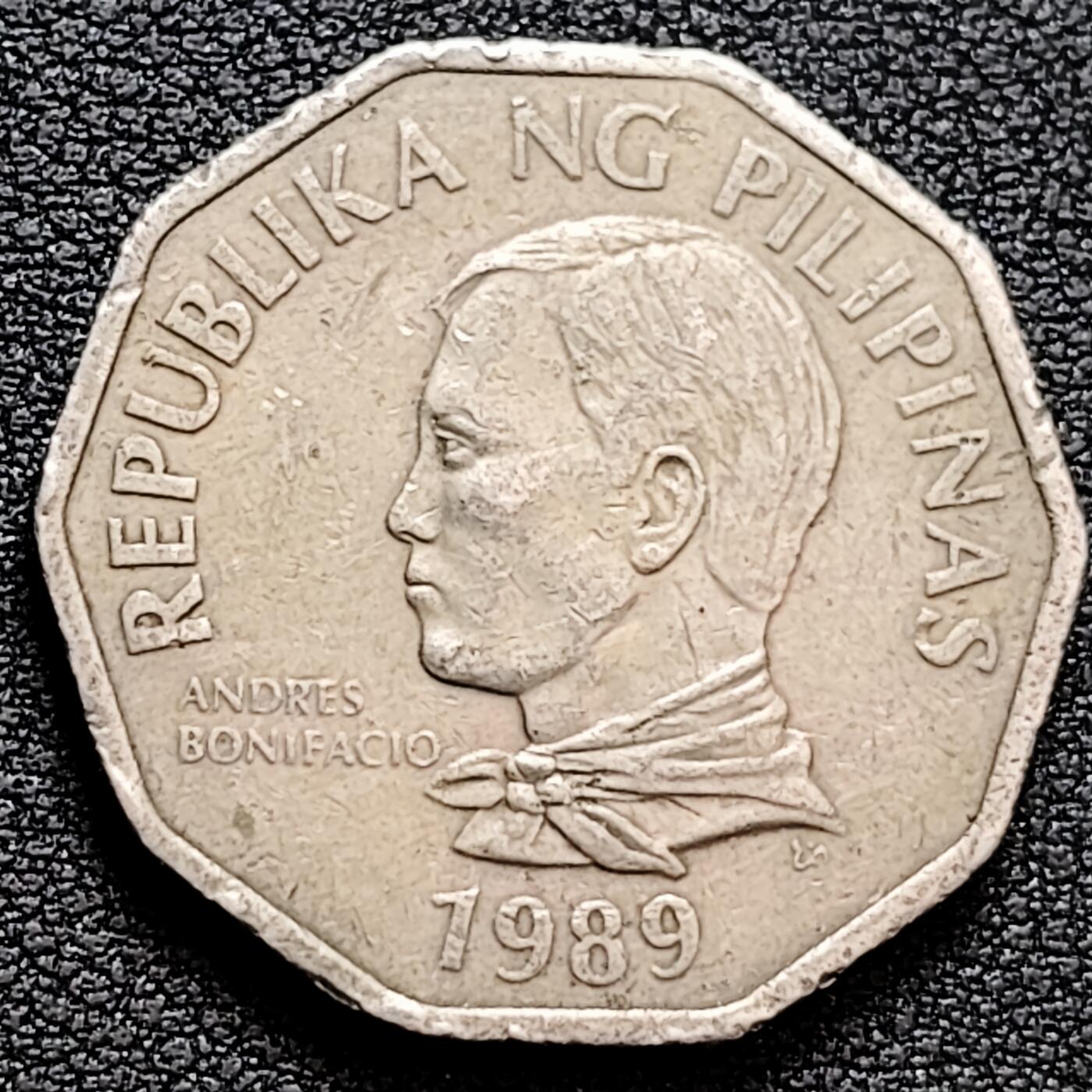 泉币菌-第160场-新年第三场 精品福利场 棕榈树 菲律宾2比索多边形硬币 波尼法西奥将军 大版 31毫米12克