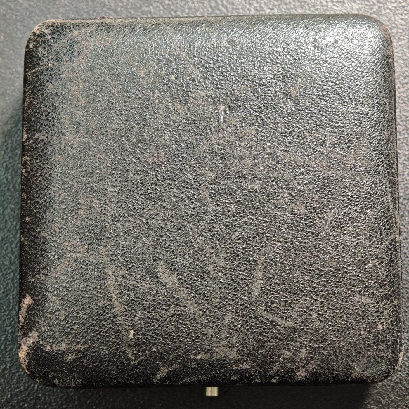 【德藏】世界币章拍卖第160期 1913年(刻字) 德国唯宝陶瓷公司(1843年创立)员工25年服务表彰纪念银章 原盒 刻字精美 直径约：50.3mm；重约：48.1g