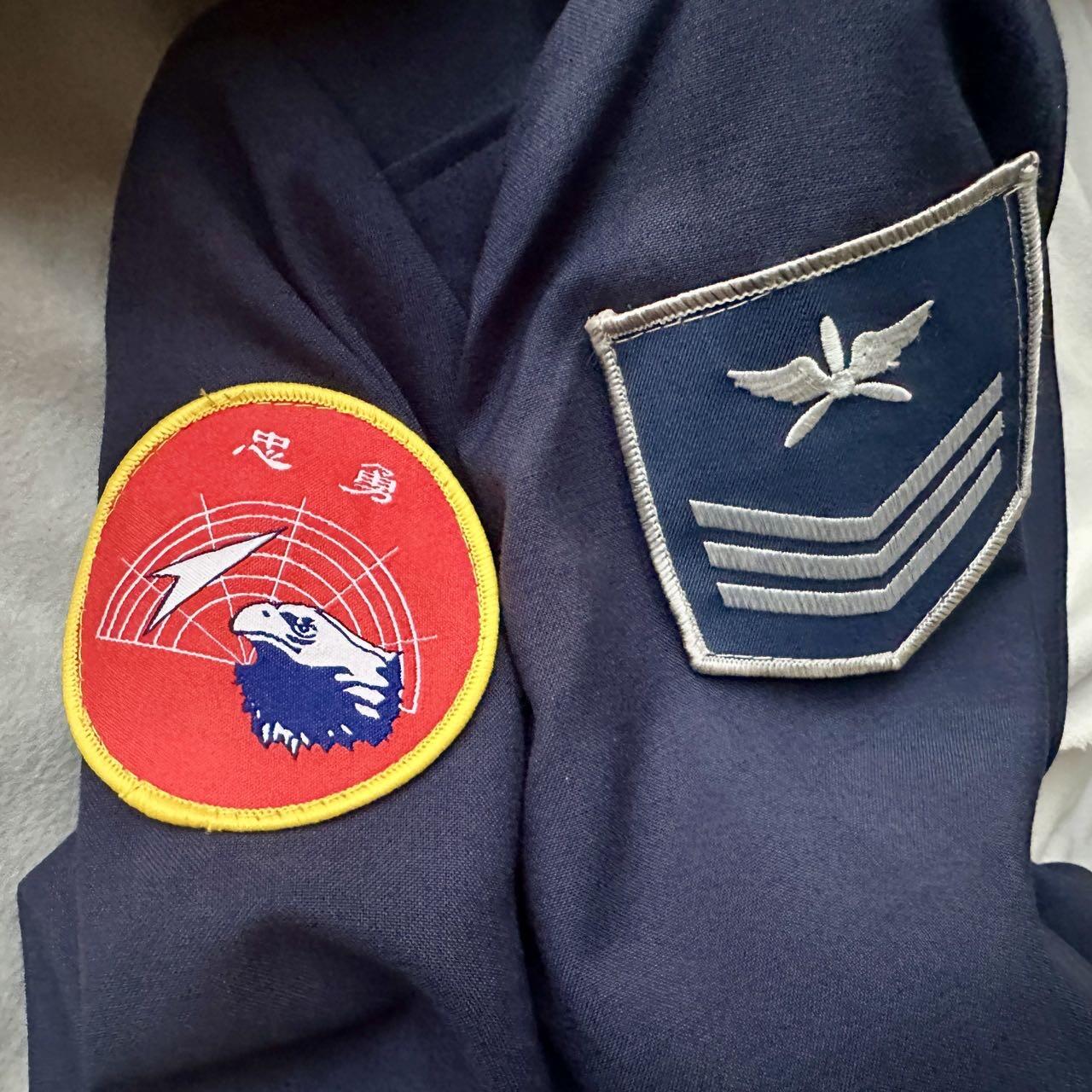 【第肆場】近代勋奖章徽章服饰杂项专场 民国时期 空军藏青色忠勇臂章常礼服