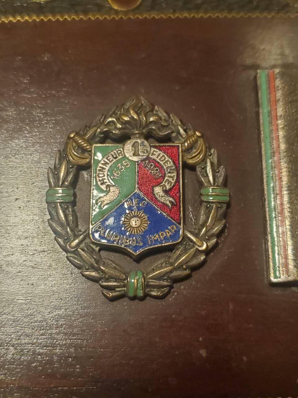 韵星假日拍卖第三十五期 -- Rimey Holidays Auction 34 法兰西第三/四共和国外籍兵团礼盒 赠送给军官或者外宾 上面镶嵌了外籍第一骑兵兵团 第二、第五步兵兵团证章 设计很好 三大经典外籍精英部队 少见底部带厂标