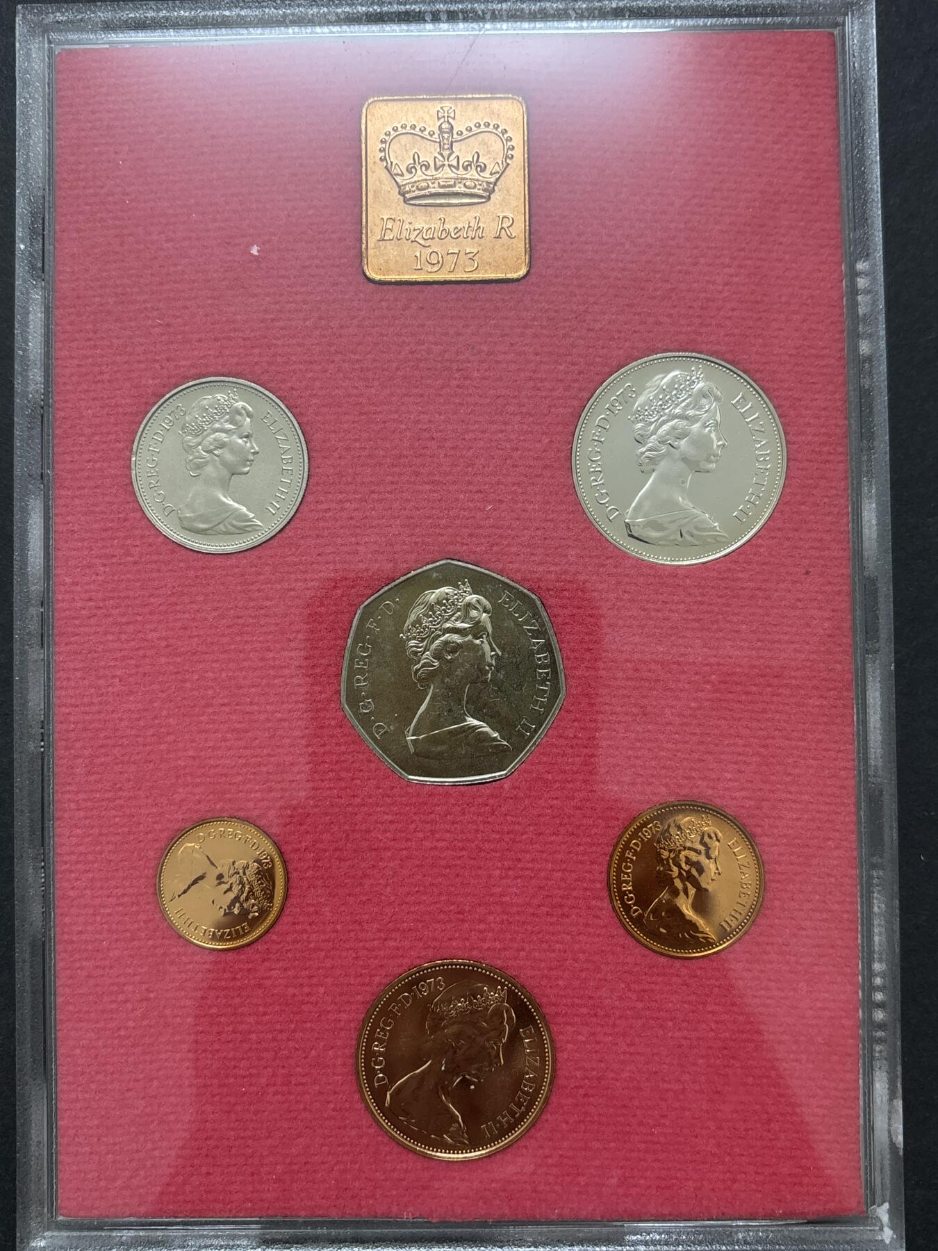 文馨钱币收藏 迎新纳福2026新年第一场（第 287 场）金银老铜币拍卖 原封原盒全新  1973 年英国 1/2 便士--50 便士纪念精制币带铜章一套