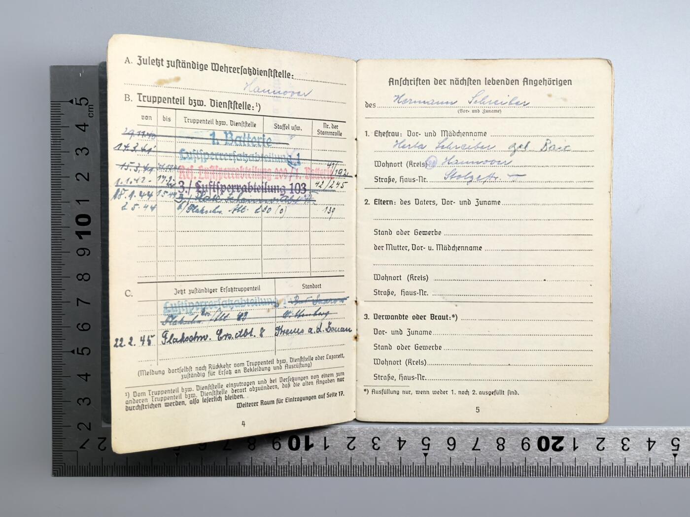 小驴勋章奖章收藏1月2日周五晚六点拍卖（珍爱和平，收藏战争，铭记历史，勿忘国耻，忠党爱国。有偿代拍，送拍规则在简介最后，参拍须阅读规则后再参拍，关系到运费包装发货时效真假辨别等关键信息，拍卖时不再发原图，看大图店主微信码在拍卖店铺介绍里） 得三空军士兵证一本，不常见