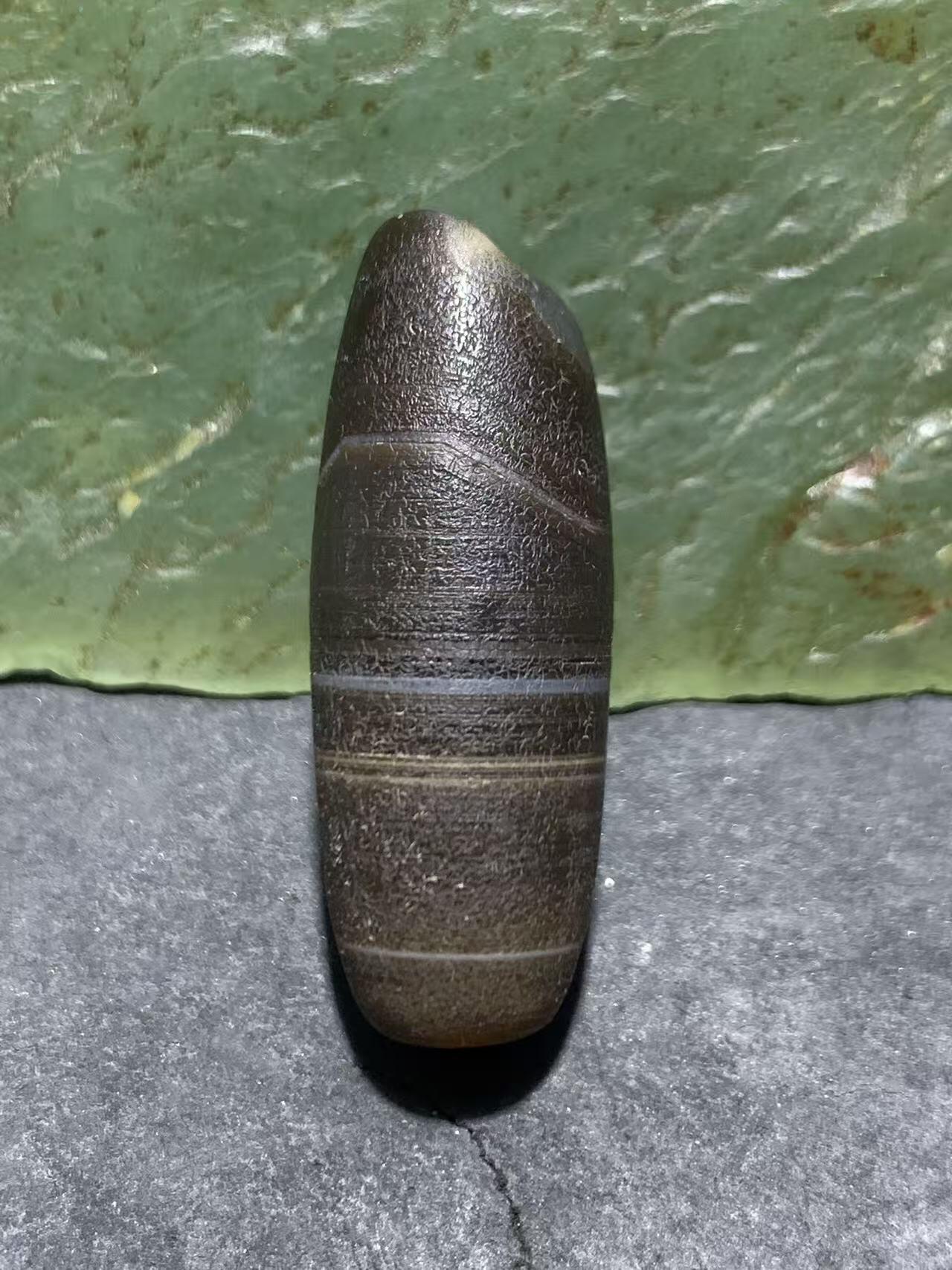 风化纹缠丝玛瑙瑕疵桶珠一个，