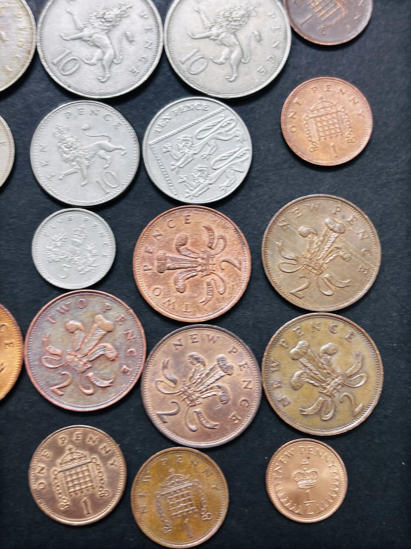 文馨钱币收藏 迎新纳福2026新年第一场（第 287 场）金银老铜币拍卖 英国各时期伊丽莎白二世 1/2 便士------1 磅双色纪念币共 35 枚，原光品相很多