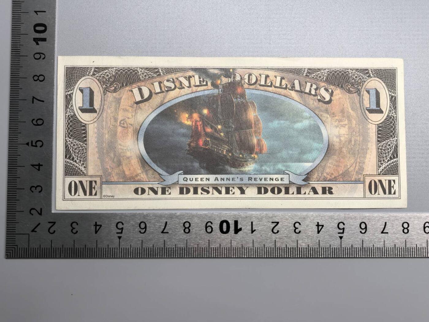 小驴勋章奖章收藏1月2日周五晚六点拍卖（珍爱和平，收藏战争，铭记历史，勿忘国耻，忠党爱国。有偿代拍，送拍规则在简介最后，参拍须阅读规则后再参拍，关系到运费包装发货时效真假辨别等关键信息，拍卖时不再发原图，看大图店主微信码在拍卖店铺介绍里） 2011年迪士尼纪念钞加勒比海盗主题