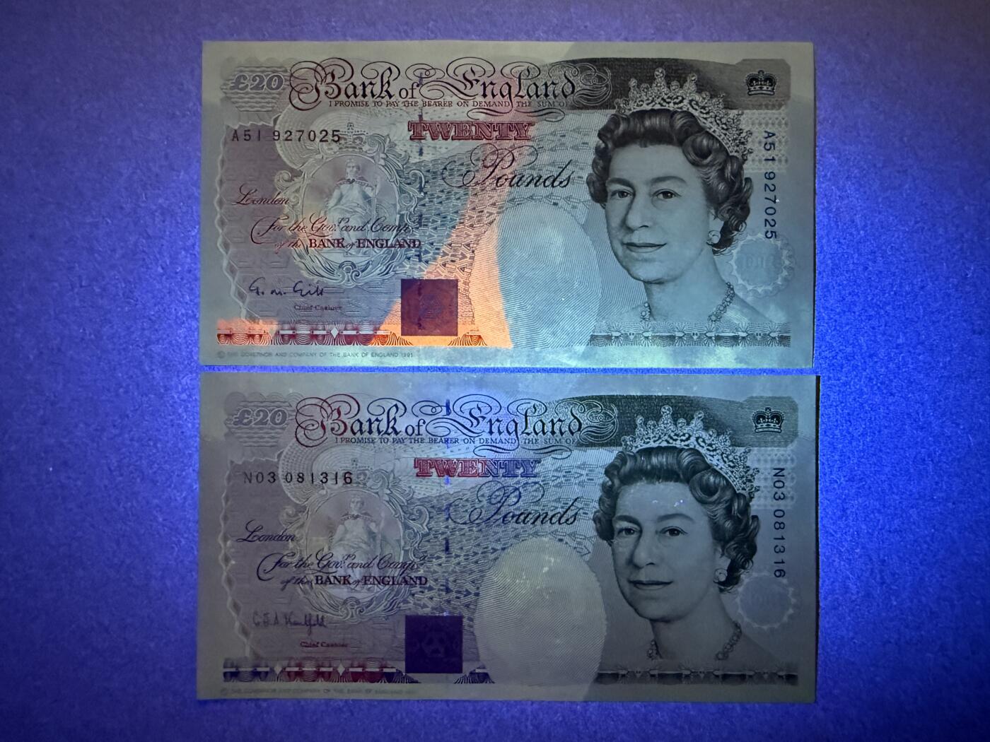 《艾美收藏》第227期-1.3周六外币黄金场-马年首拍 英格兰20镑2张 AU E序列皇冠版不同签名 汇率近400元 无4