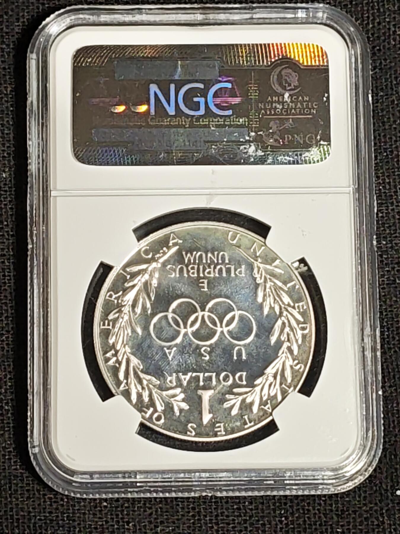 刘世昌艺术品销售中心～虎踞龙蟠*金杨在线联拍群第513期 美国1988年“汉城奥运会～五环和花环”精制纪念银币（NGC    PD69UC   串号：3616671-022）1枚。此币荣获当年“世界硬币大奖赛～最受欢迎币”大奖。