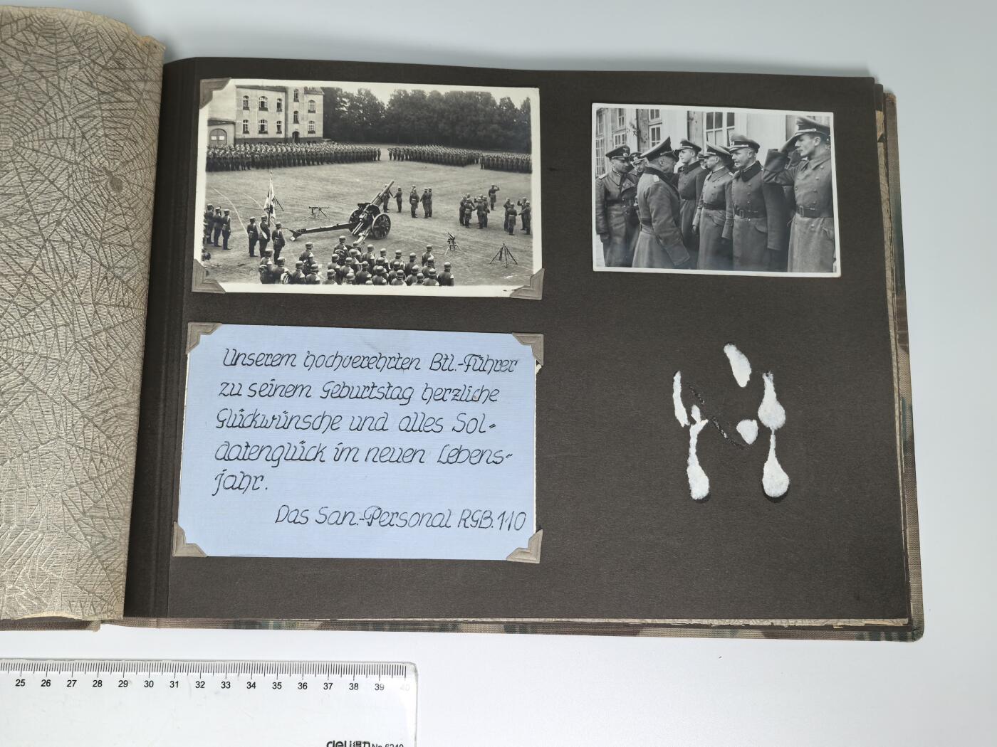 小驴勋章奖章收藏1月2日周五晚六点拍卖（珍爱和平，收藏战争，铭记历史，勿忘国耻，忠党爱国。有偿代拍，送拍规则在简介最后，参拍须阅读规则后再参拍，关系到运费包装发货时效真假辨别等关键信息，拍卖时不再发原图，看大图店主微信码在拍卖店铺介绍里） 得三军旅相册一本