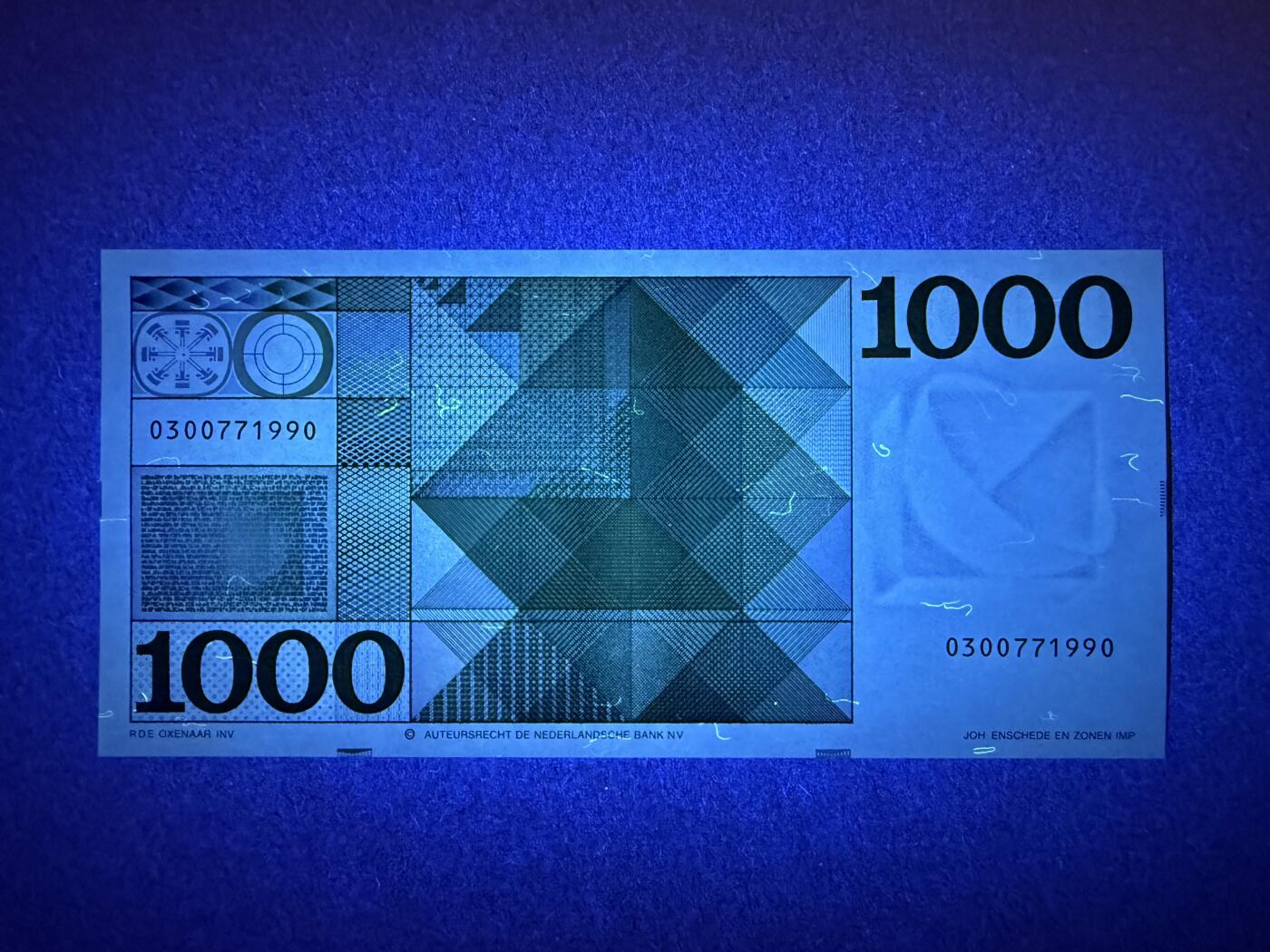 《艾美收藏》第227期-1.3周六外币黄金场-马年首拍 荷兰1000盾 AU 人像版斯宾诺莎 中间有道不明显的暗折(肉眼几乎不可见) 无4 汇率近4000元