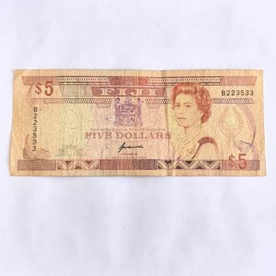 各国外币第106期 无佣金 - 斐济5元尾33（签名1）
