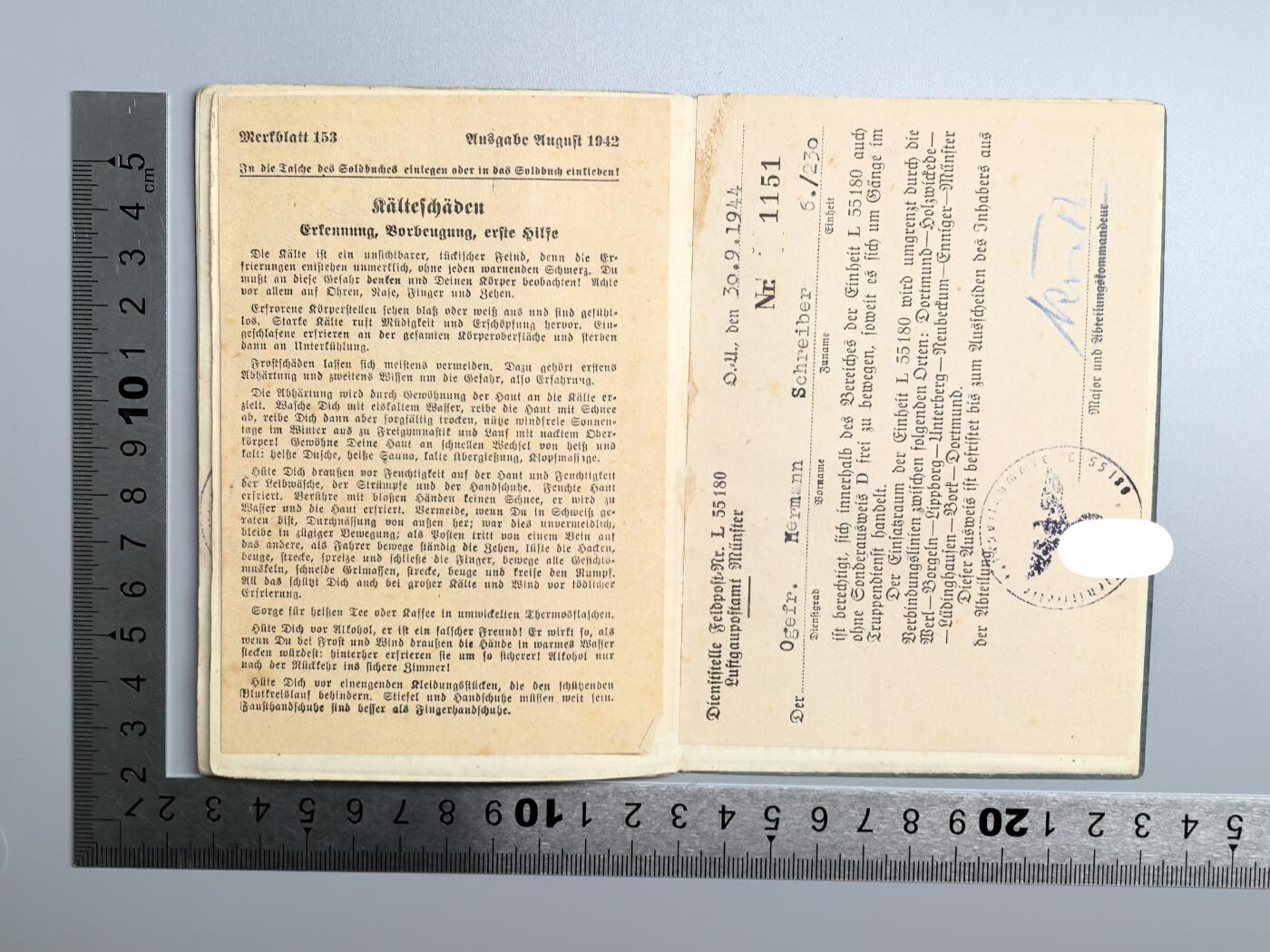 小驴勋章奖章收藏1月2日周五晚六点拍卖（珍爱和平，收藏战争，铭记历史，勿忘国耻，忠党爱国。有偿代拍，送拍规则在简介最后，参拍须阅读规则后再参拍，关系到运费包装发货时效真假辨别等关键信息，拍卖时不再发原图，看大图店主微信码在拍卖店铺介绍里） 得三空军士兵证一本，不常见