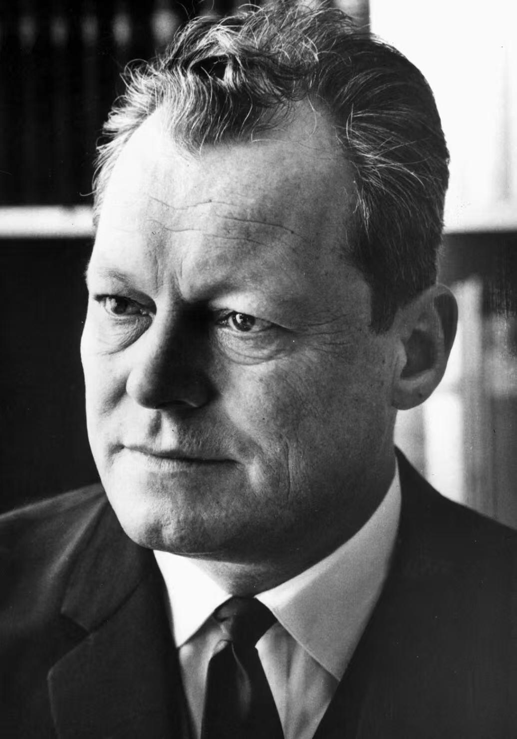 七河·世界币章小拍（总第32期） 纯银！第四任西德总理维利.勃兰特高浮雕精制纯银纪念章