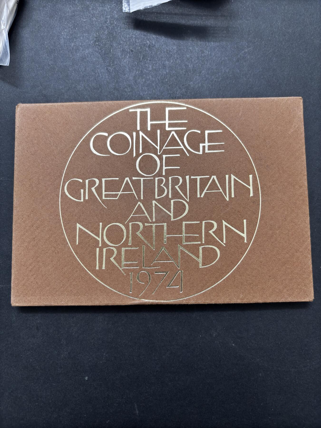 文馨钱币收藏 迎新纳福2026新年第一场（第 287 场）金银老铜币拍卖 原封原盒全新  1974 年英国 1/2 便士--50 便士精制币带铜章一套