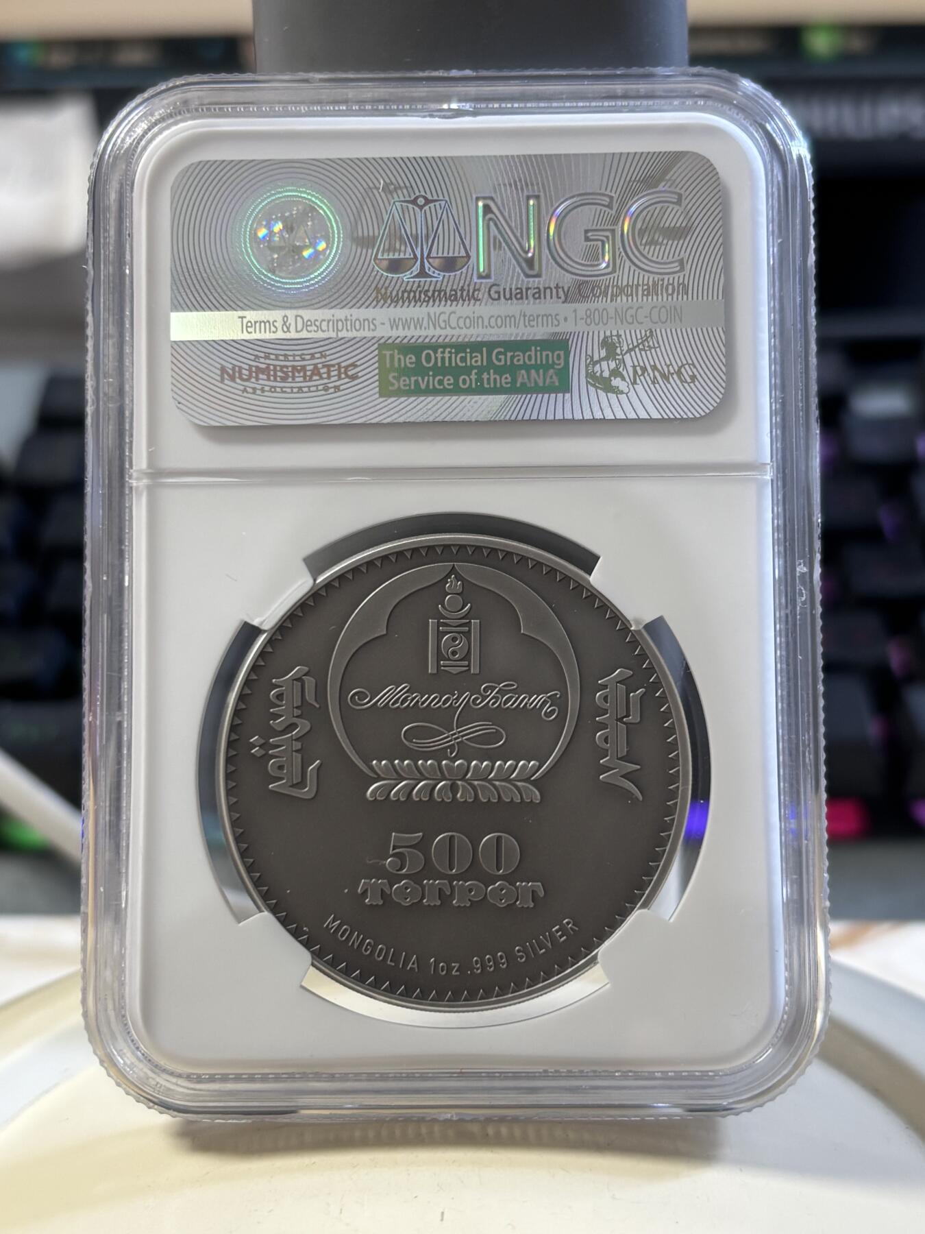 第186期拍卖 蒙古2017年草原动物系列紫貂仿古镶嵌水晶纪念银币NGC-MS70,1盎司。999银，发行2500枚