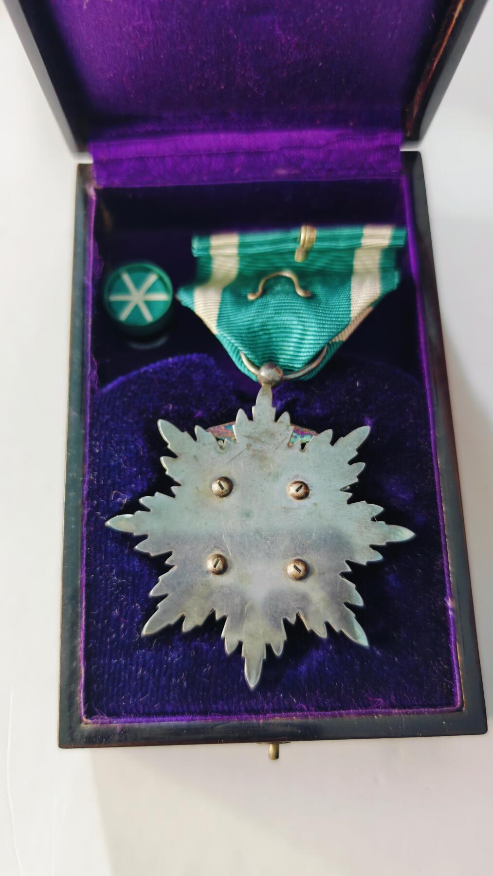 东亚勋章徽章主题拍卖5 五等金鸱章