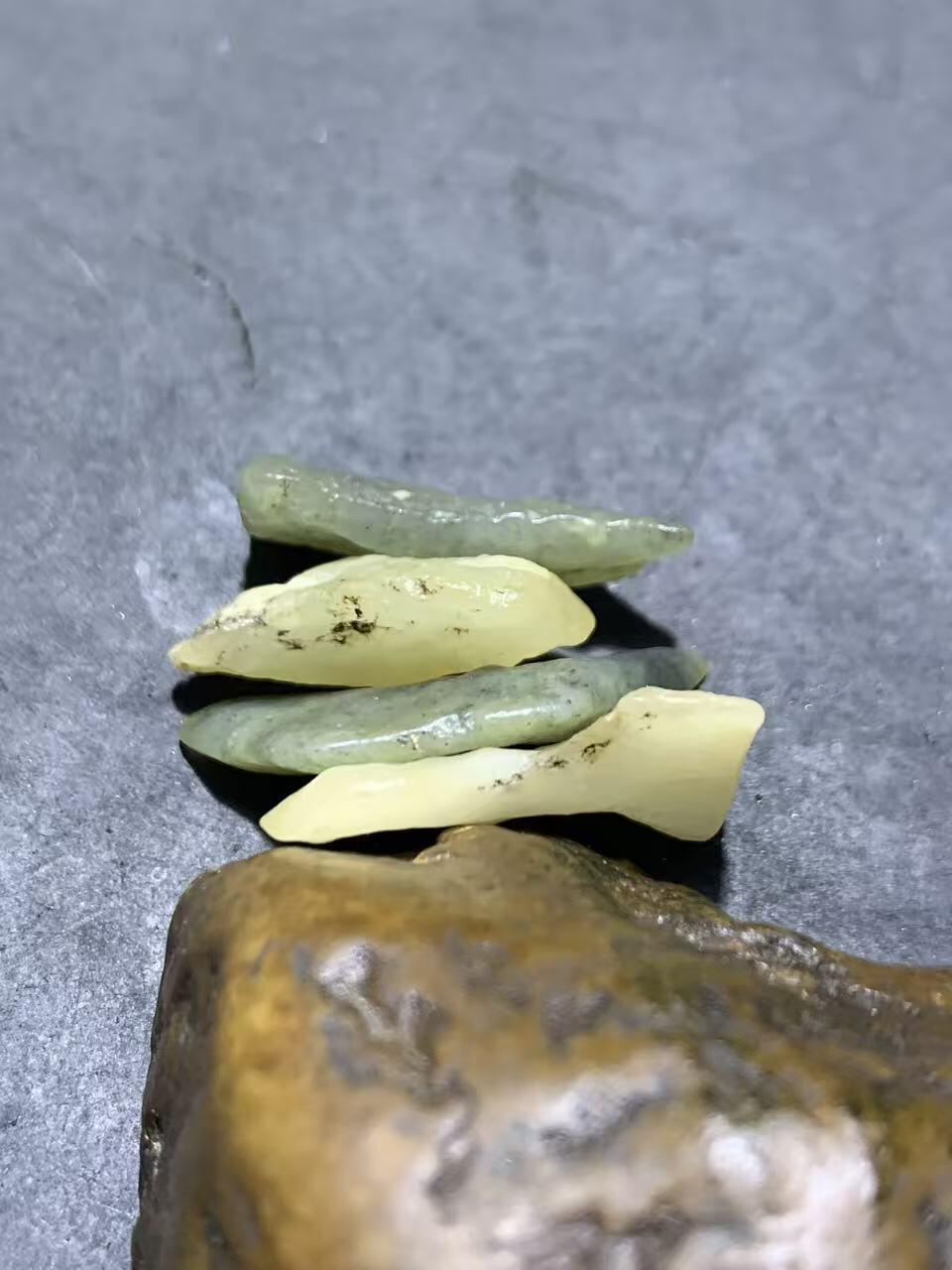 新疆戈壁料风化纹和田玉原石一组