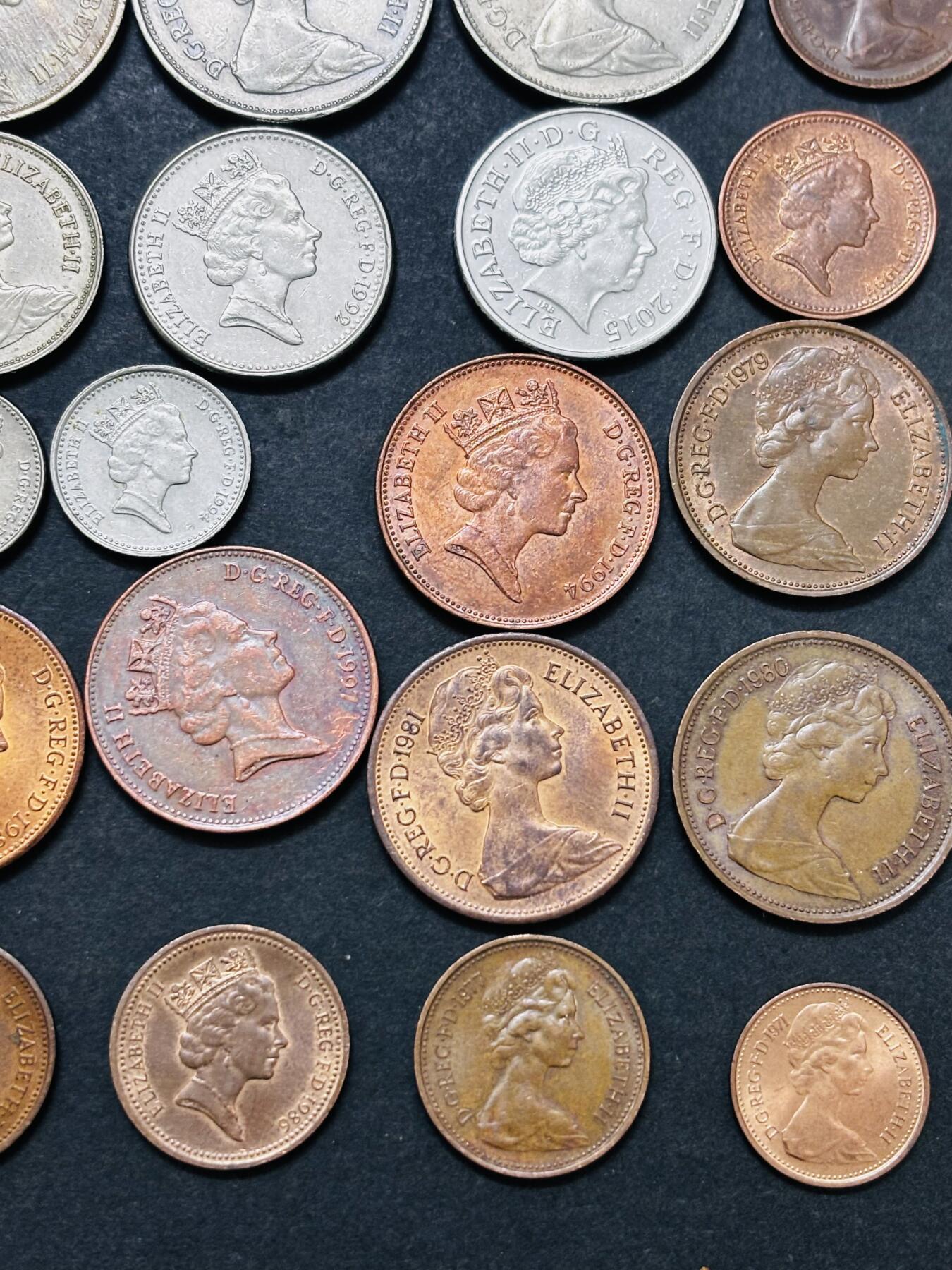 文馨钱币收藏 迎新纳福2026新年第一场（第 287 场）金银老铜币拍卖 英国各时期伊丽莎白二世 1/2 便士------1 磅双色纪念币共 35 枚，原光品相很多