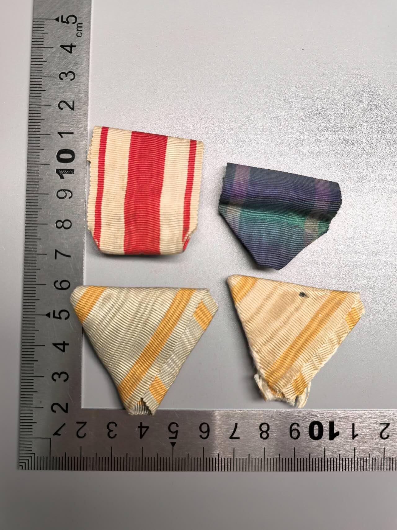 小驴勋章奖章收藏1月2日周五晚六点拍卖（珍爱和平，收藏战争，铭记历史，勿忘国耻，忠党爱国。有偿代拍，送拍规则在简介最后，参拍须阅读规则后再参拍，关系到运费包装发货时效真假辨别等关键信息，拍卖时不再发原图，看大图店主微信码在拍卖店铺介绍里） 绶带一组