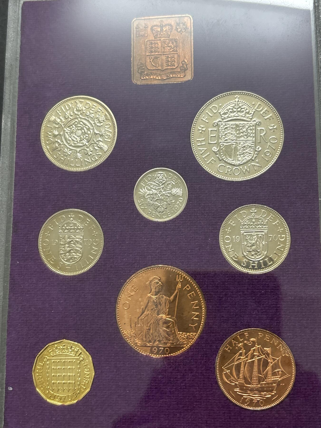 文馨钱币收藏 迎新纳福2026新年第一场（第 287 场）金银老铜币拍卖 原封原盒全新  1970 年英国货币改革前精制币带铜章一套，纸壳用的是 80 年的