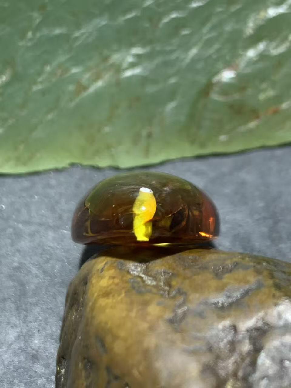 乌克兰花珀水滴形吊坠一个，