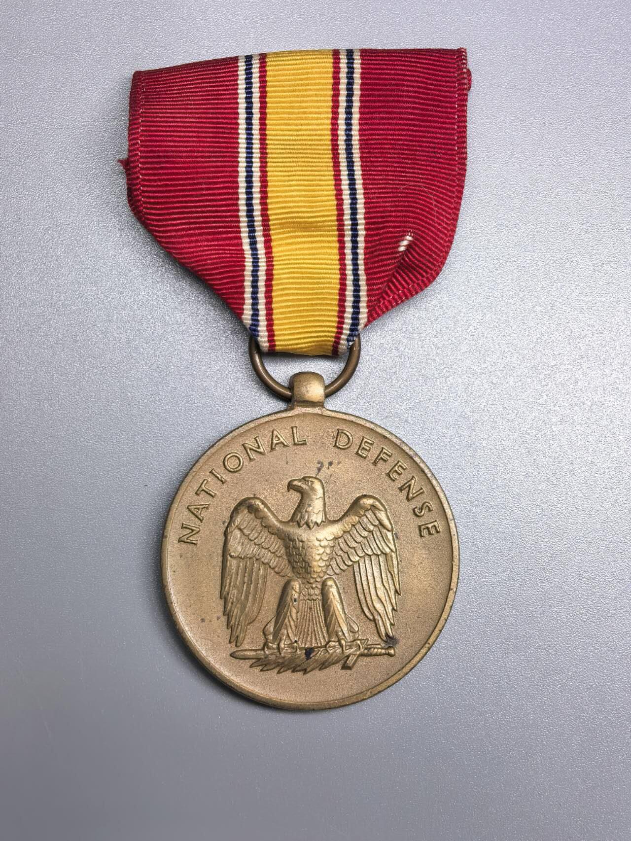 小驴勋章奖章收藏1月2日周五晚六点拍卖（珍爱和平，收藏战争，铭记历史，勿忘国耻，忠党爱国。有偿代拍，送拍规则在简介最后，参拍须阅读规则后再参拍，关系到运费包装发货时效真假辨别等关键信息，拍卖时不再发原图，看大图店主微信码在拍卖店铺介绍里） 美国国防奖章