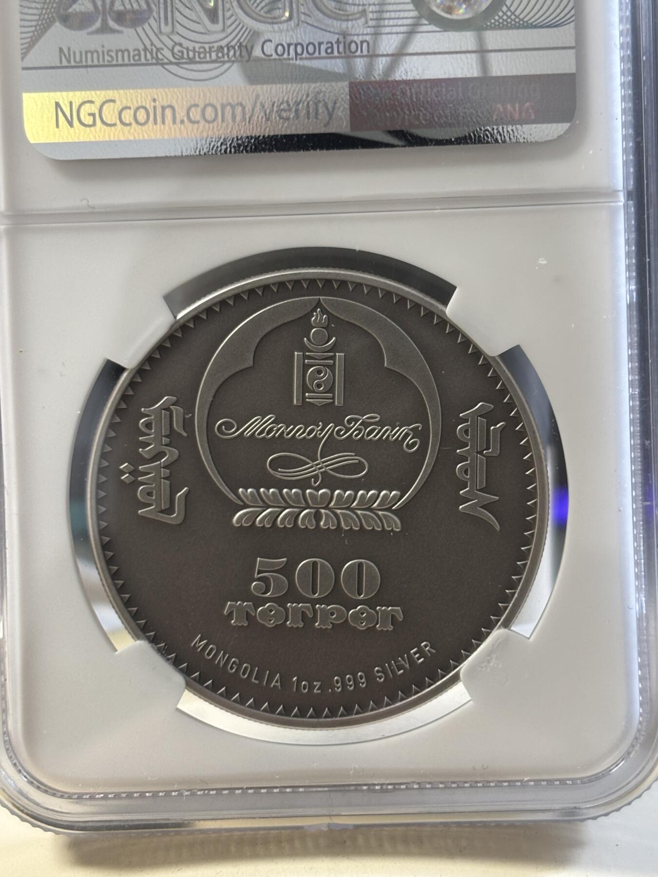 第186期拍卖 蒙古2016年草原动物系列猎隼仿古镶嵌水晶纪念银币NGC-MS70,1盎司，999银，发行2500枚