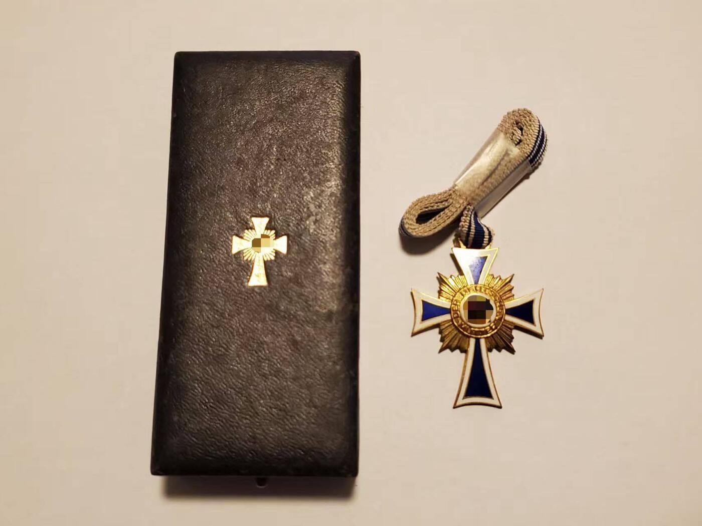 韵星假日拍卖第三十五期 -- Rimey Holidays Auction 34 nazi德国金级母亲奖章带原盒 极品品相 保存非常完好 很少见的完美品相 镀金珐琅完好 带30cm原厂长绶带