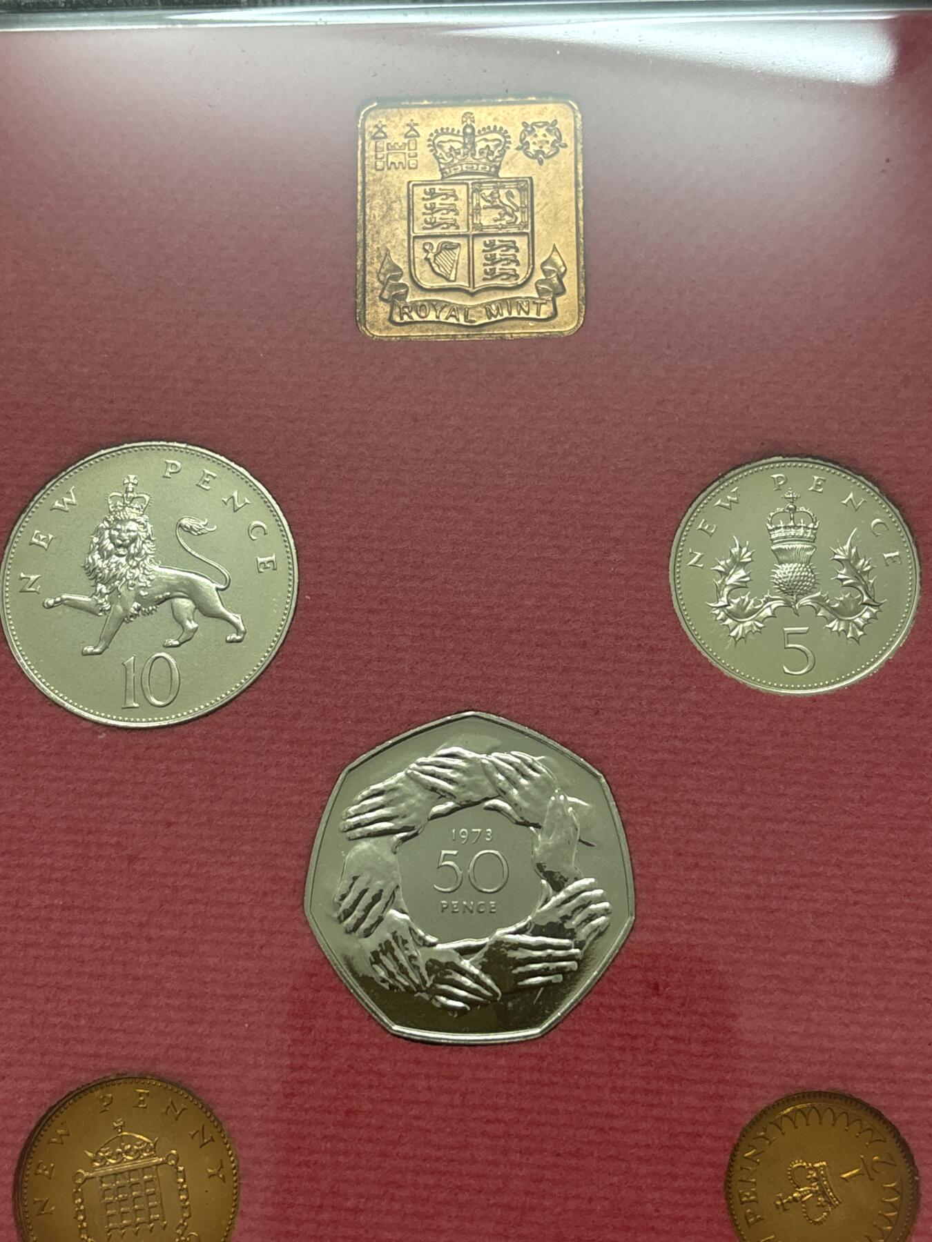 文馨钱币收藏 迎新纳福2026新年第一场（第 287 场）金银老铜币拍卖 原封原盒全新  1973 年英国 1/2 便士--50 便士纪念精制币带铜章一套