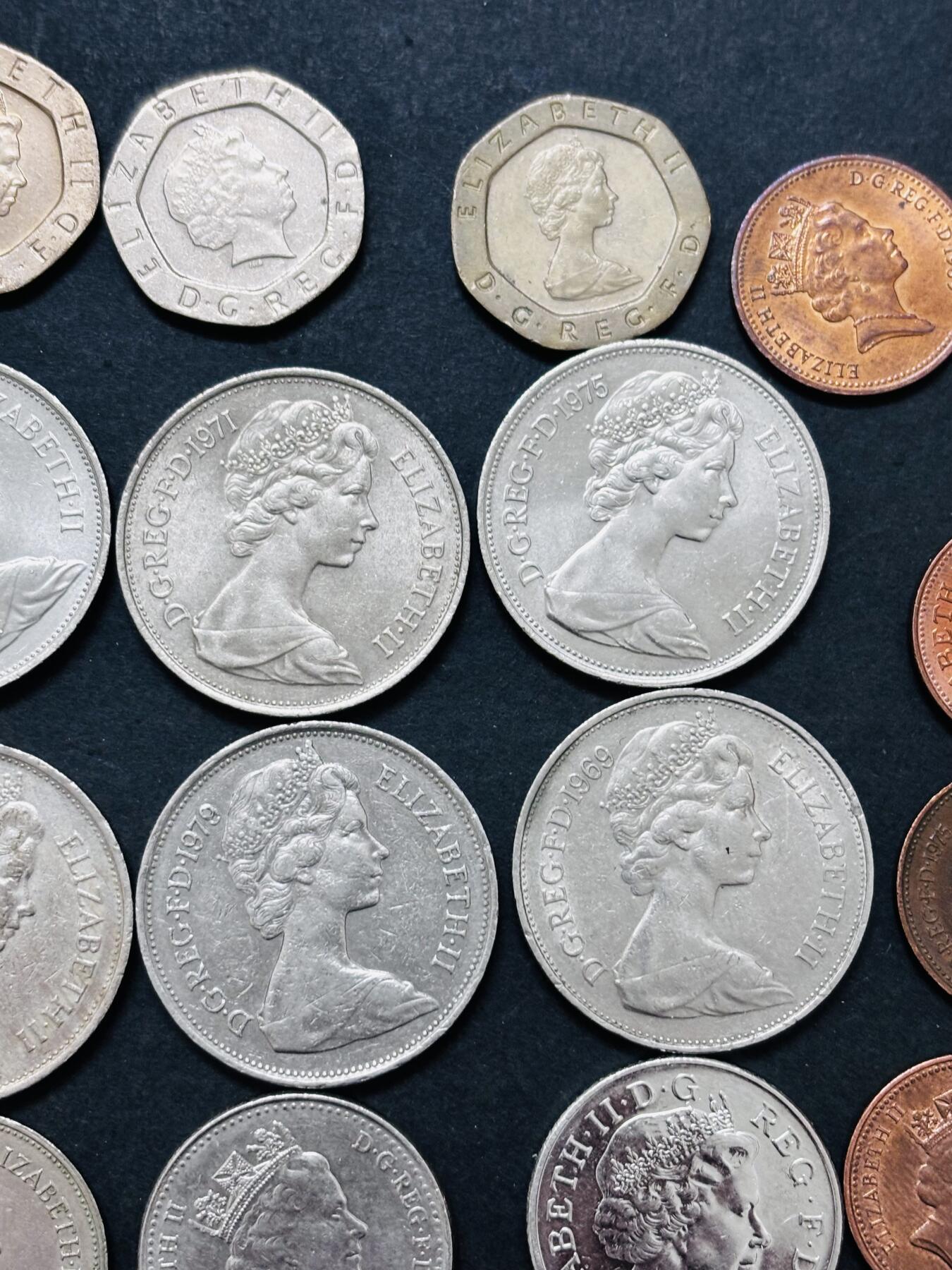 文馨钱币收藏 迎新纳福2026新年第一场（第 287 场）金银老铜币拍卖 英国各时期伊丽莎白二世 1/2 便士------1 磅双色纪念币共 35 枚，原光品相很多