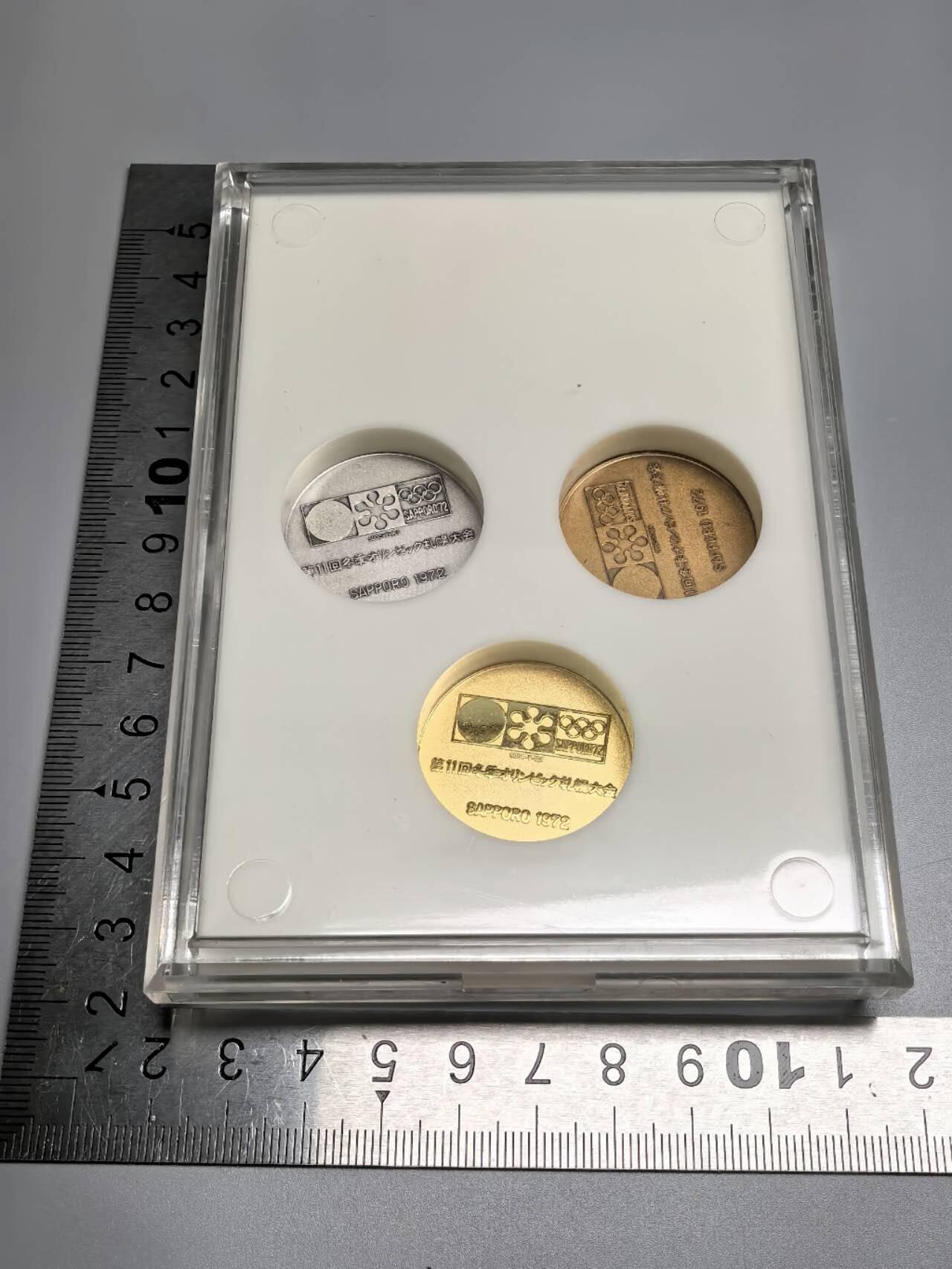 小驴勋章奖章收藏1月2日周五晚六点拍卖（珍爱和平，收藏战争，铭记历史，勿忘国耻，忠党爱国。有偿代拍，送拍规则在简介最后，参拍须阅读规则后再参拍，关系到运费包装发货时效真假辨别等关键信息，拍卖时不再发原图，看大图店主微信码在拍卖店铺介绍里） 冬季奥运会纪念章带盒