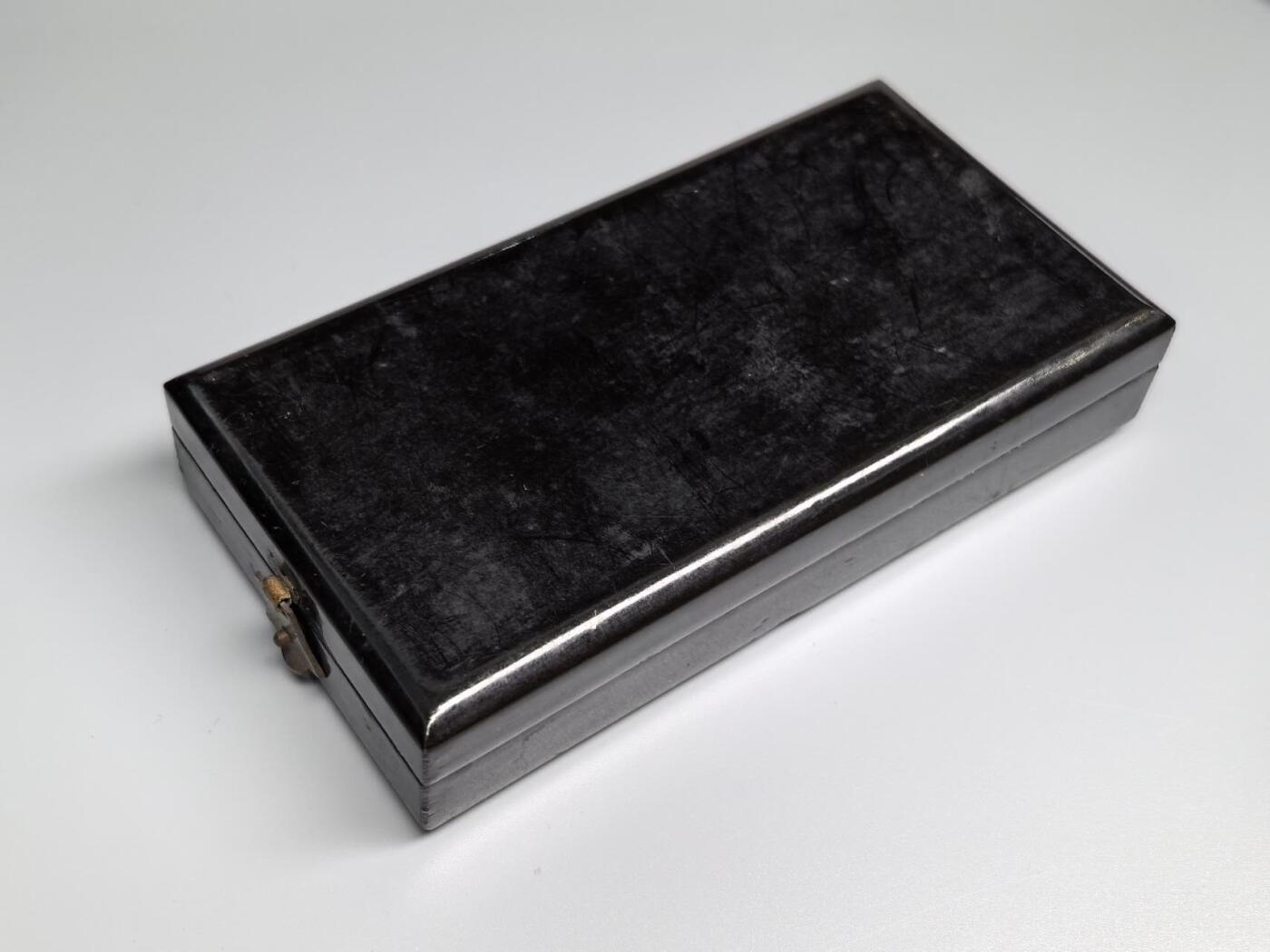 小驴勋章奖章收藏1月2日晚六点拍卖（珍爱和平，收藏战争，铭记历史，勿忘国耻，忠党爱国。有偿代拍，送拍规则在简介最后，参拍须阅读规则后再参拍，关系到运费包装发货时效真假辨别等关键信息，拍卖时不再发原图，看大图店主微信码在拍卖店铺介绍里）