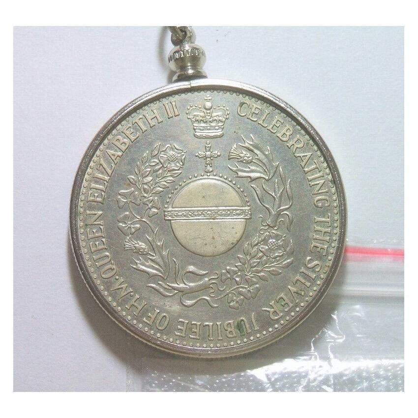 【旋风钱币】1月10日19:00准时开拍 精美欧洲币章、银币银章、第三帝国钱币等 全场包邮！ 纯手工 英国1977年 伊丽莎白银婚镀银高浮雕精制币章吊坠 40MM