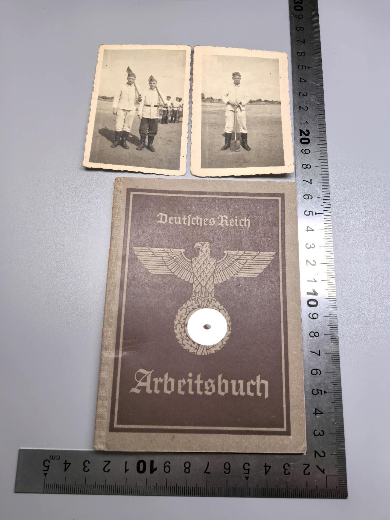 小驴勋章奖章收藏1月2日周五晚六点拍卖（珍爱和平，收藏战争，铭记历史，勿忘国耻，忠党爱国。有偿代拍，送拍规则在简介最后，参拍须阅读规则后再参拍，关系到运费包装发货时效真假辨别等关键信息，拍卖时不再发原图，看大图店主微信码在拍卖店铺介绍里） 得三工作本带两张照片