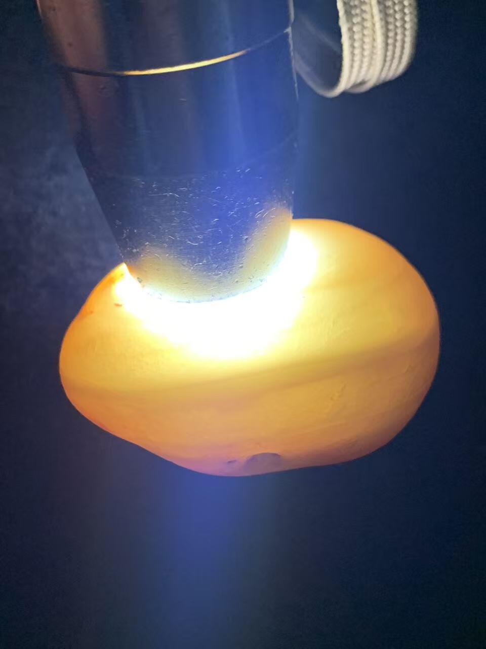 精美川料红白水冲籽南红玛瑙原石一颗，