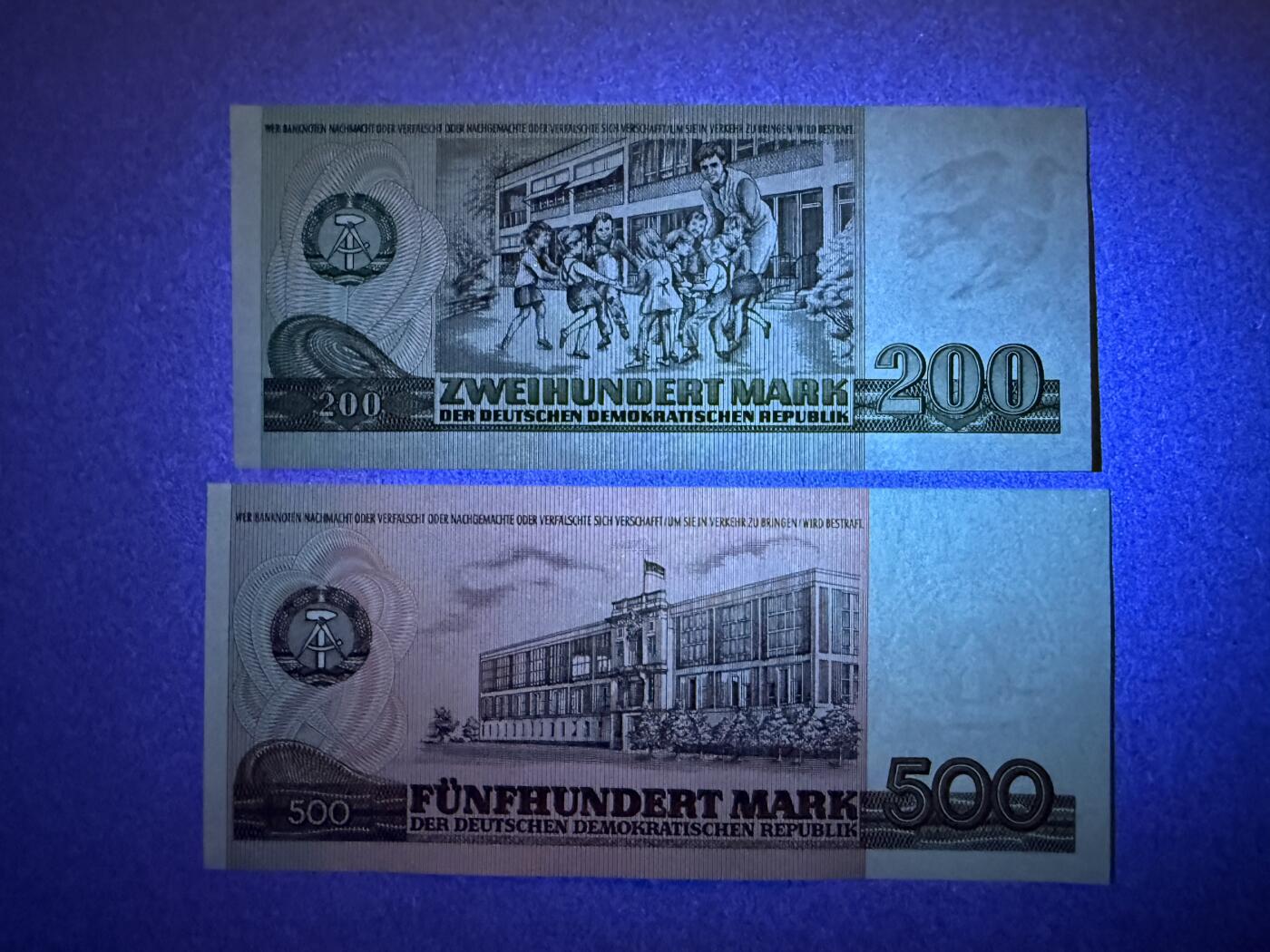 《艾美收藏》第227期-1.3周六外币黄金场-马年首拍 东德200、500马克2张 UNC 1985年 无4双尾