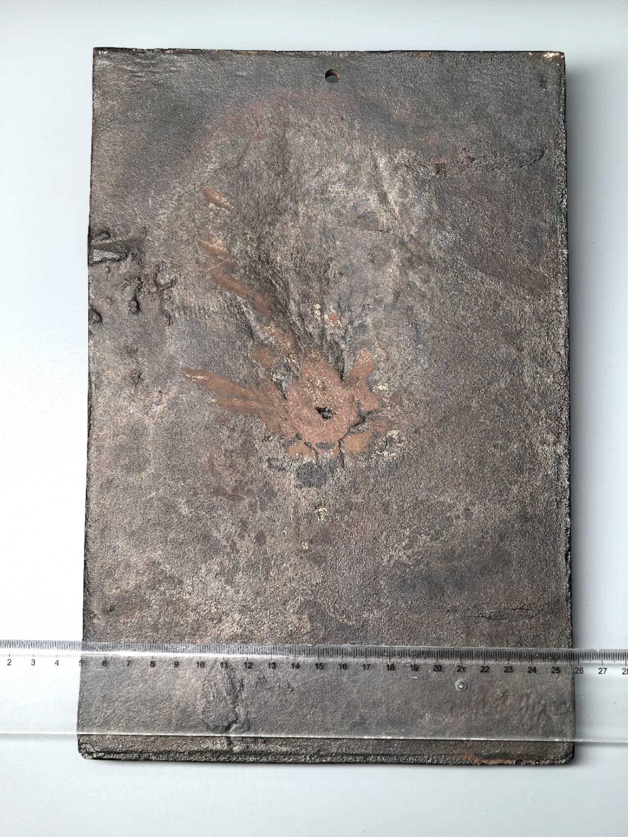 小驴勋章奖章收藏1月2日周五晚六点拍卖（珍爱和平，收藏战争，铭记历史，勿忘国耻，忠党爱国。有偿代拍，送拍规则在简介最后，参拍须阅读规则后再参拍，关系到运费包装发货时效真假辨别等关键信息，拍卖时不再发原图，看大图店主微信码在拍卖店铺介绍里） 德三A·H立体侧头像铸铁爱国挂牌，铭文“我相信德国，今天、明天、将来都会为德国而战，直到胜利。”，非常厚重，5.9公斤（11.8斤），21*31厘米，最高处近4厘米厚，少见