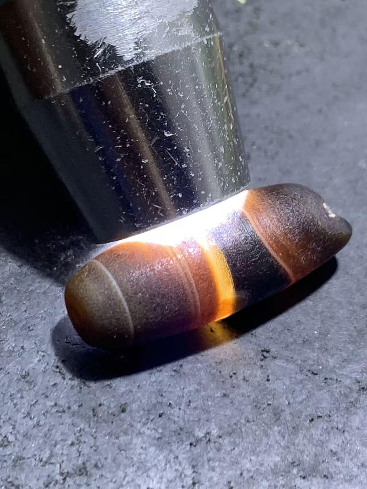 风化纹缠丝玛瑙瑕疵桶珠一个，