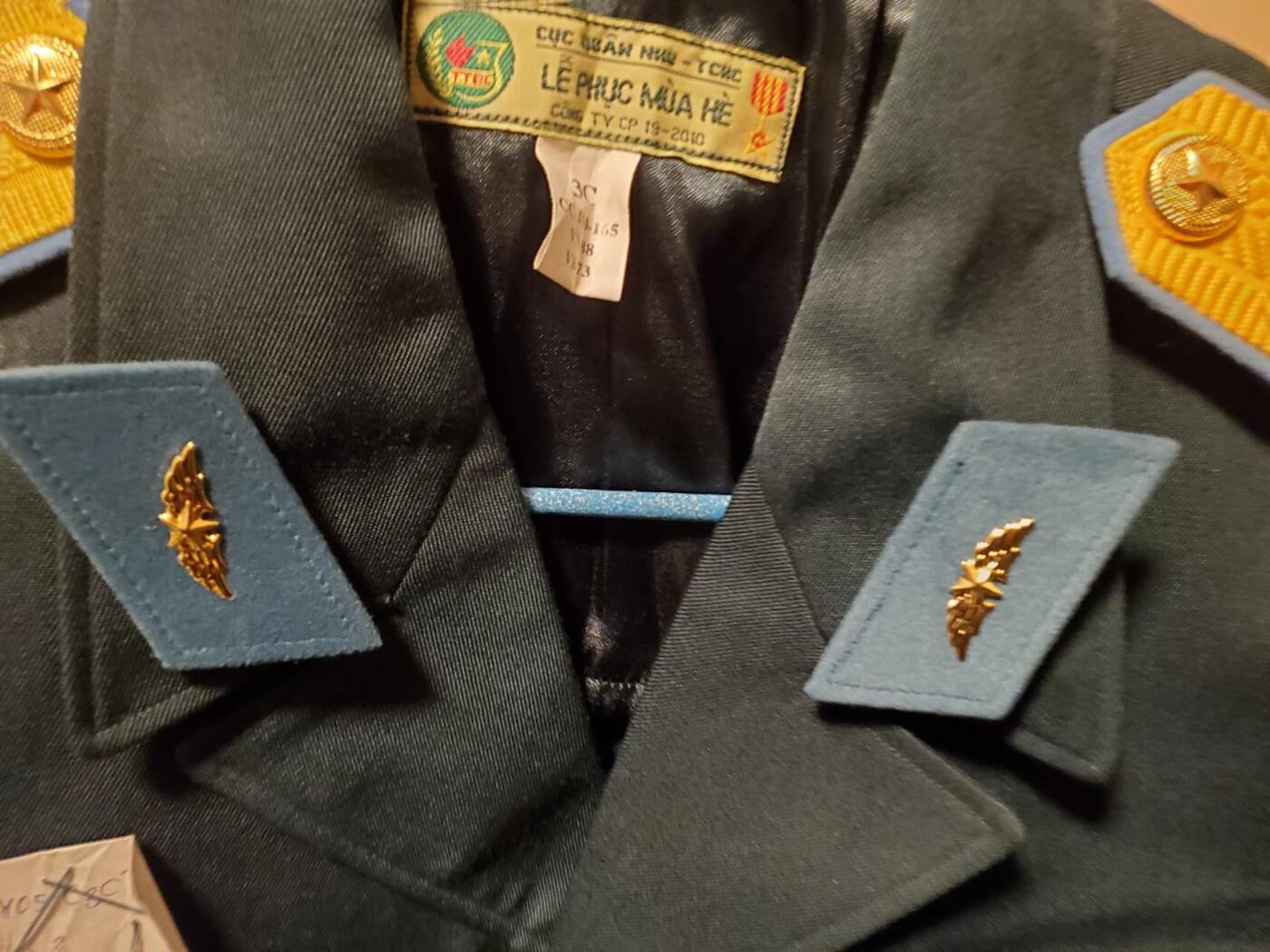 韵星假日拍卖第三十五期 -- Rimey Holidays Auction 34 越南人民军空军少尉夏季常服 带肩章和领章 原出生纸 军工厂定制 好品无虫族 稀有军种