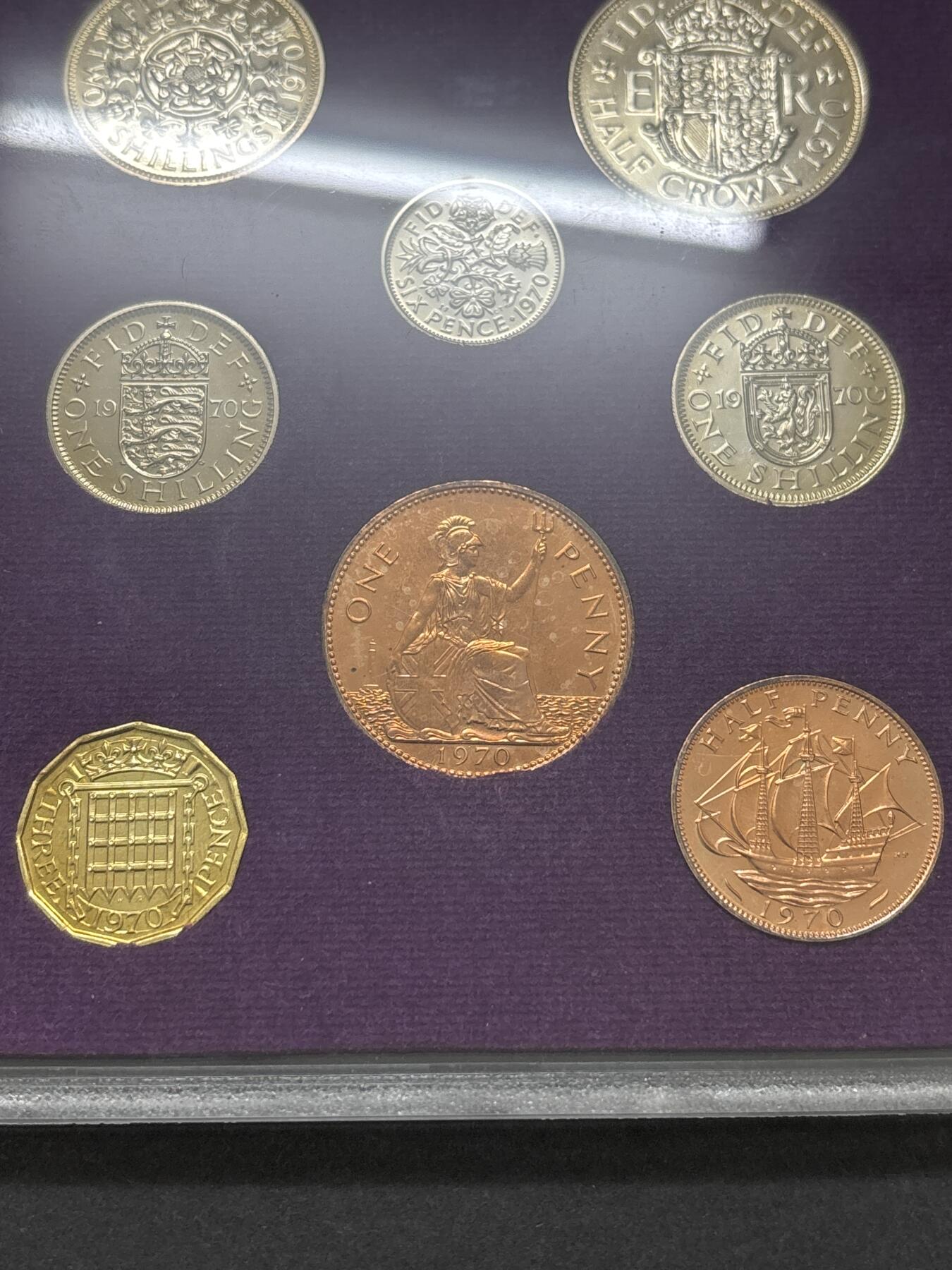 文馨钱币收藏 迎新纳福2026新年第一场（第 287 场）金银老铜币拍卖 原封原盒全新  1970 年英国货币改革前精制币带铜章一套，纸壳用的是 80 年的