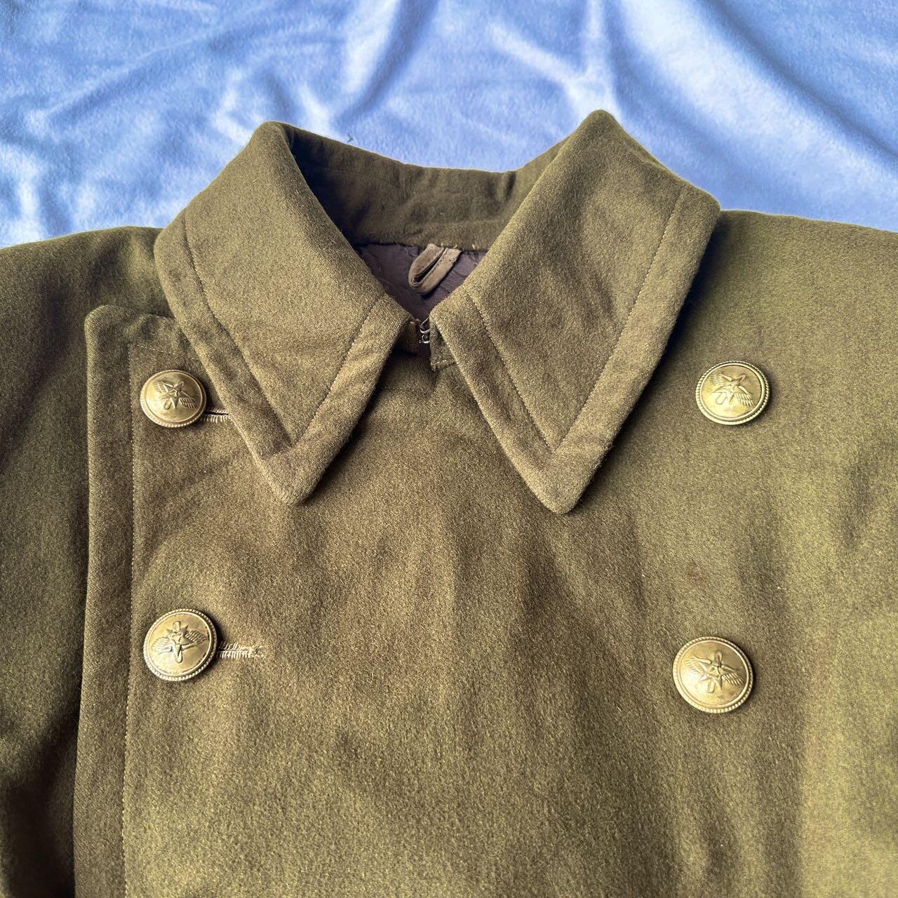 【第肆場】近代勋奖章徽章服饰杂项专场 新中国50年代空军军官铜扣大衣—有附属毛领—内衬或为物主定制或有更换原棉衬为丝衬—肩宽约46cm 袖长约57cm