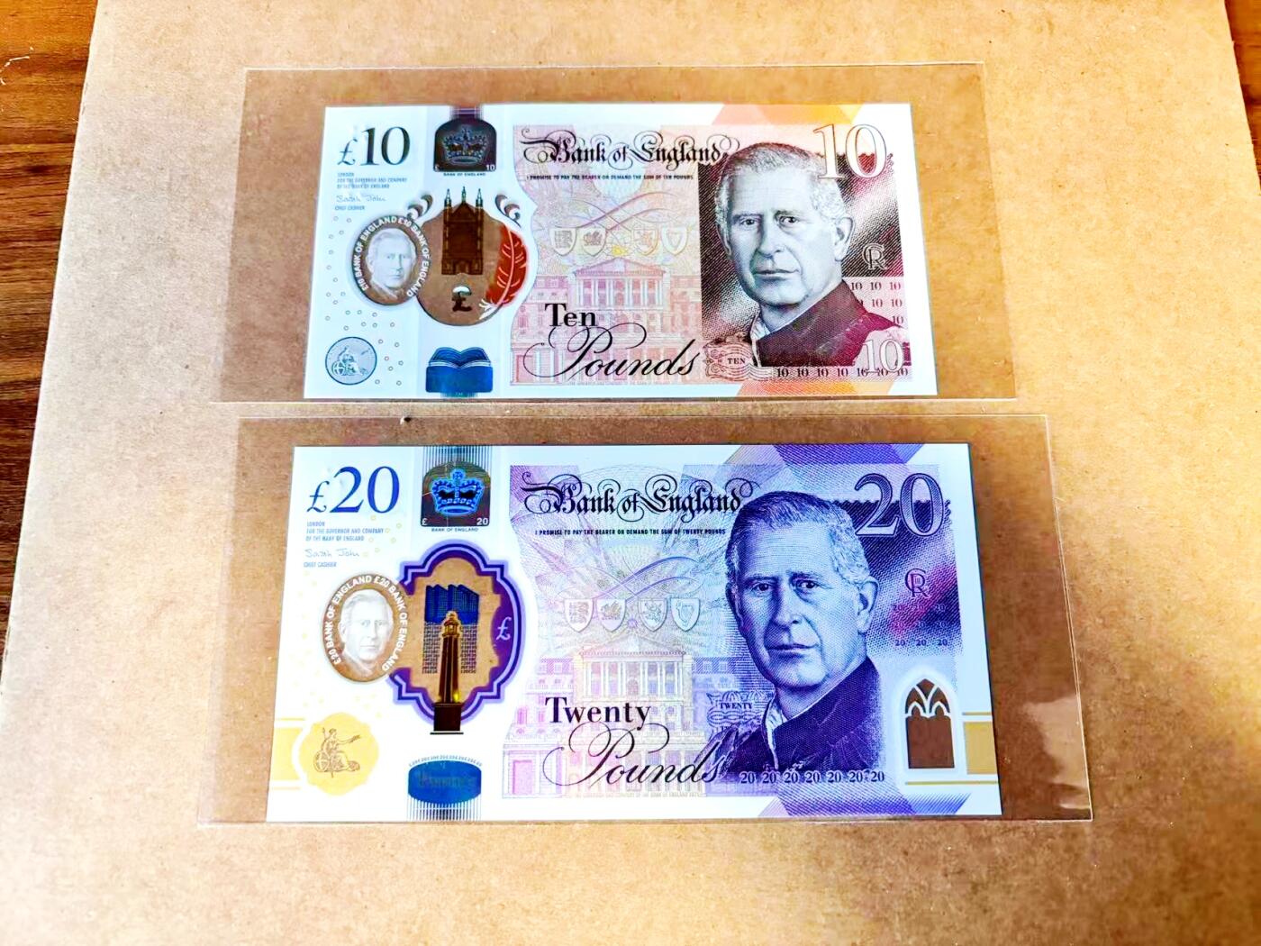 【Blue Auction】世界纸币精拍第771期——18级TOP拍卖/信誉/品质/专业/高效💫 【一组2张 含无47】英国 2024年10-20镑 全新UNC