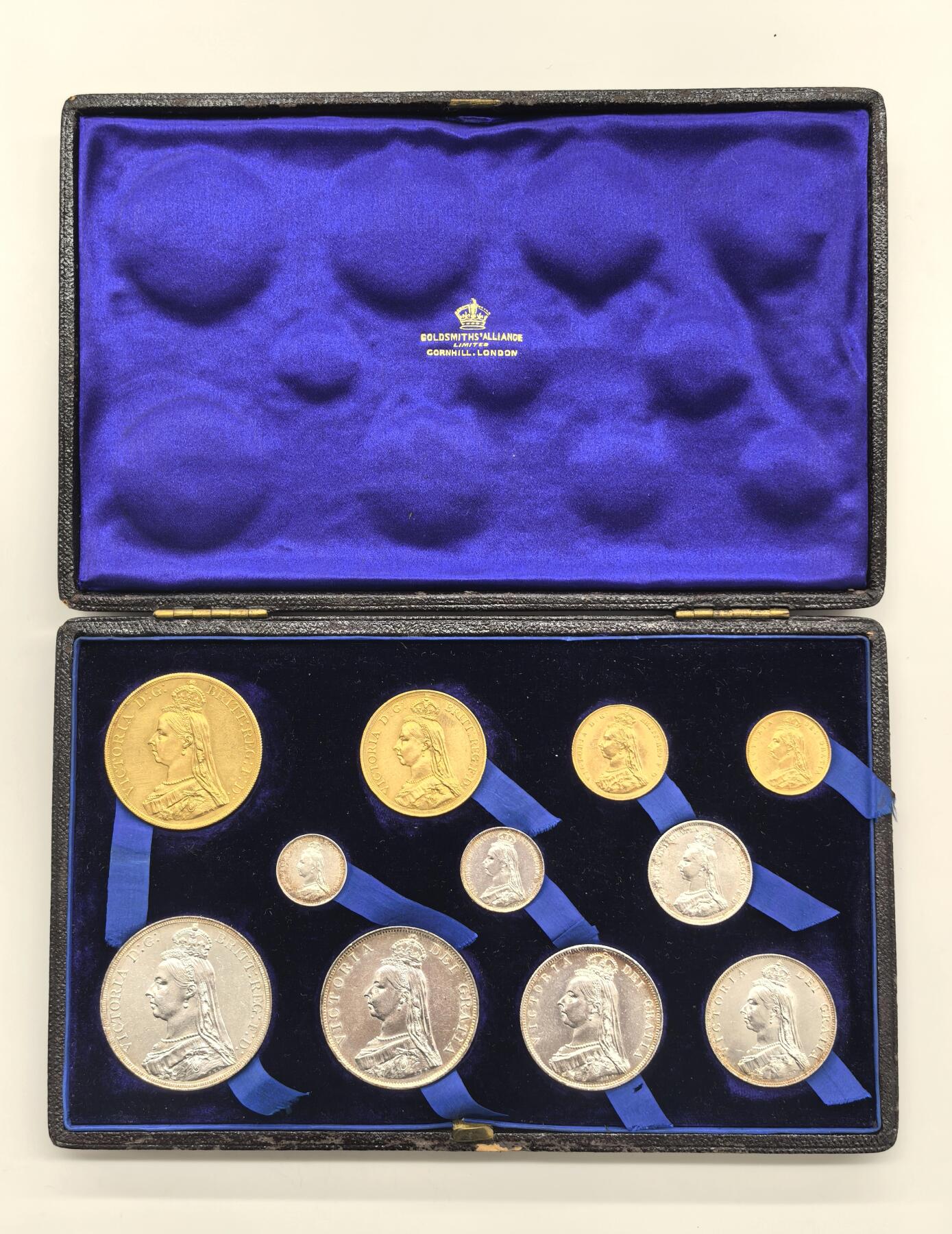 博洋堂“岁启嘉年”2026新年精品大拍专场暨第155期（全场包邮） 英国1887年维多利亚原盒金银币大全套11枚套币 一套难求