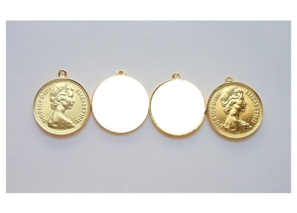 【旋风钱币】1月10日19:00准时开拍 精美欧洲币章、银币银章、第三帝国钱币等 全场包邮！ 2枚一起 纯手工 英国伊丽莎白二世青年像 镀金高浮雕精制币章吊坠 20MM