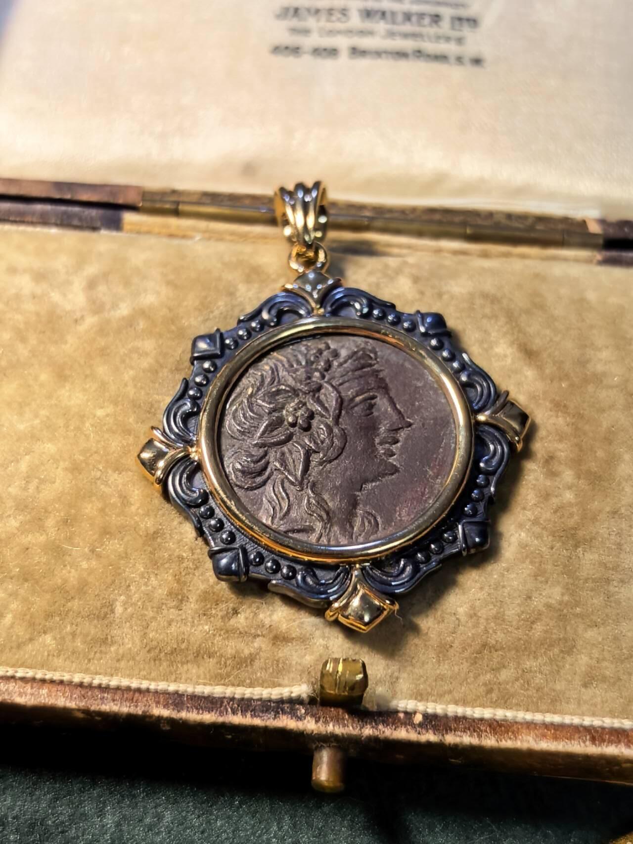 古希腊酒神古币吊坠