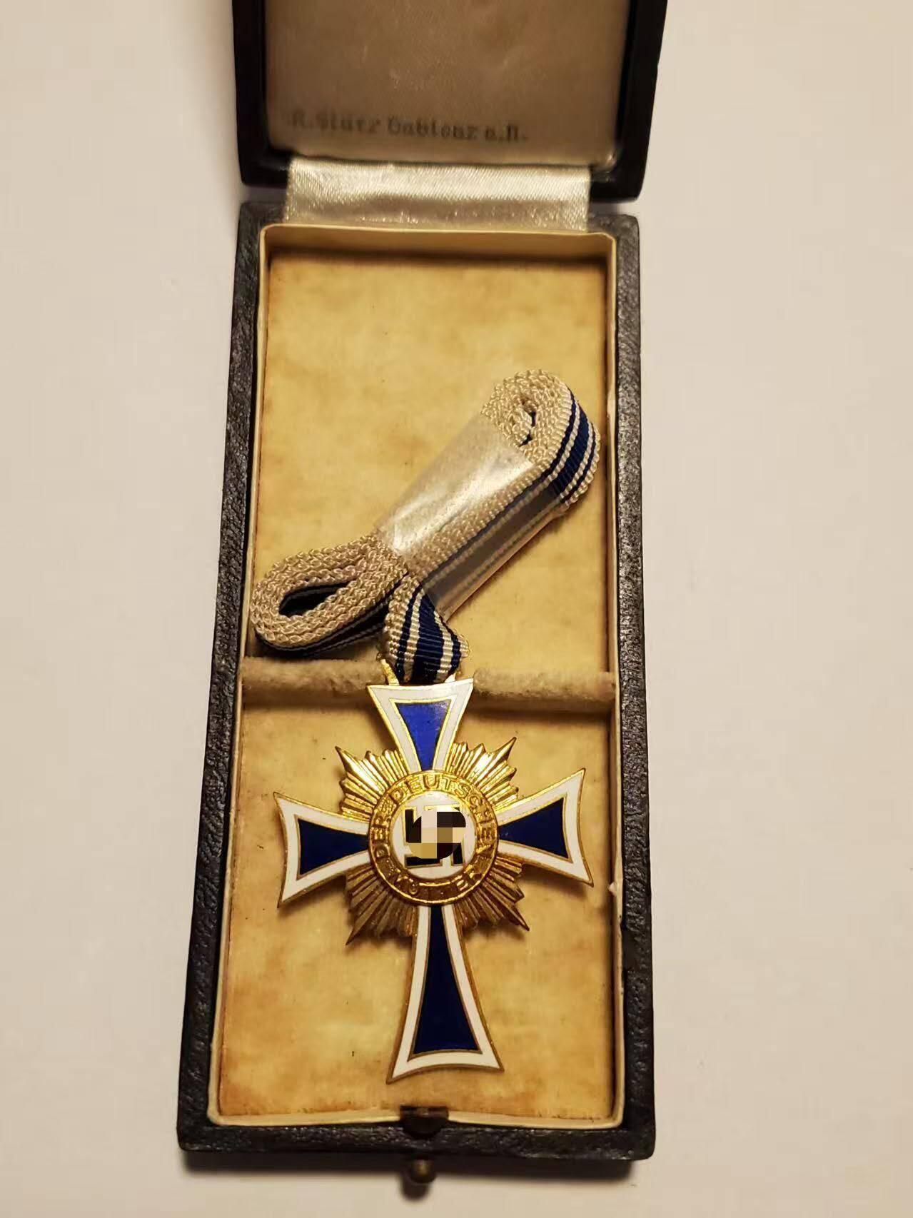 韵星假日拍卖第三十五期 -- Rimey Holidays Auction 34 nazi德国金级母亲奖章带原盒 极品品相 保存非常完好 很少见的完美品相 镀金珐琅完好 带30cm原厂长绶带